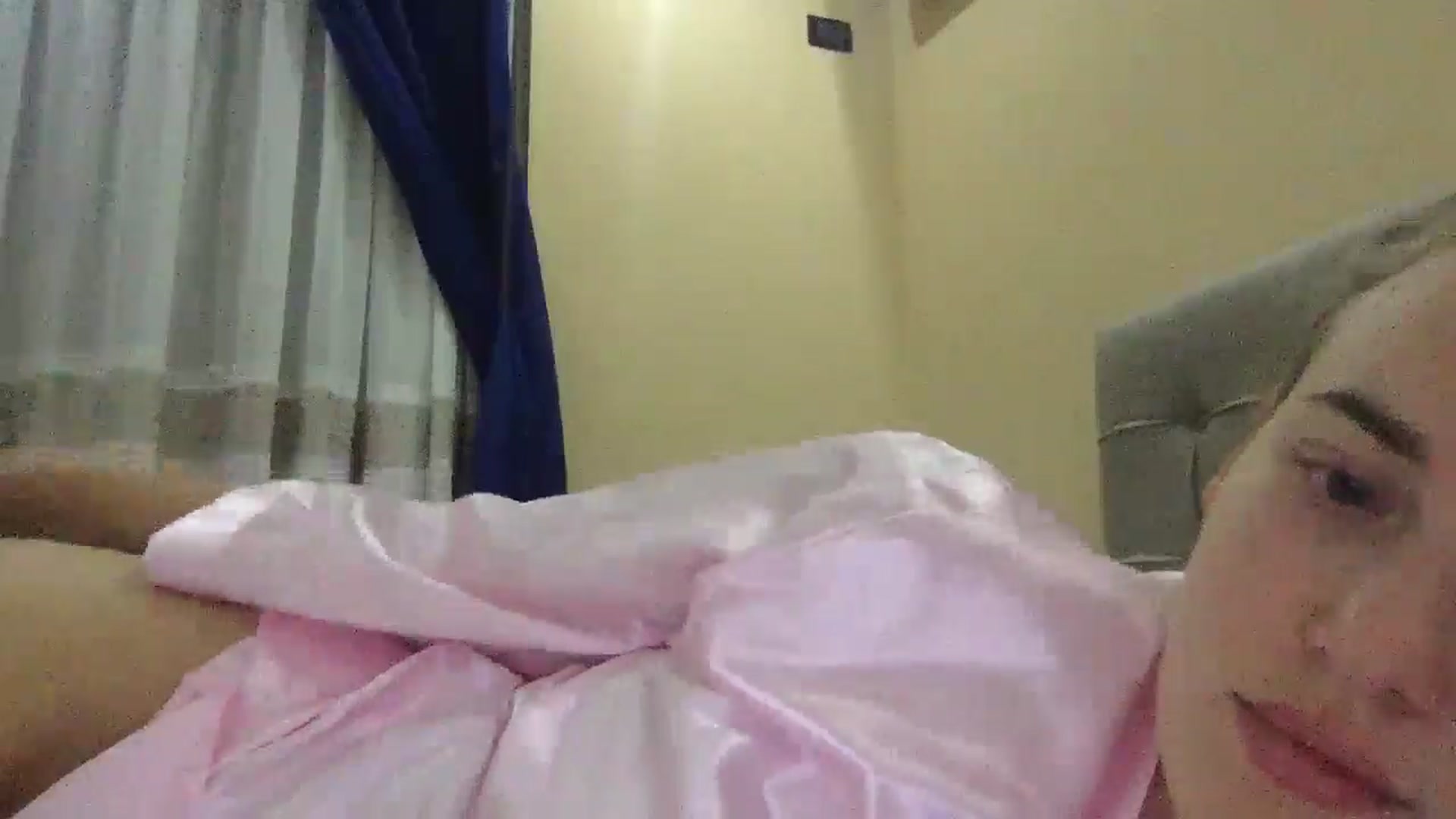 Gallery image thumbnail from SkySunFlower's myfreecams stream on, 09/19/2024, 18:29 image 17 of 20