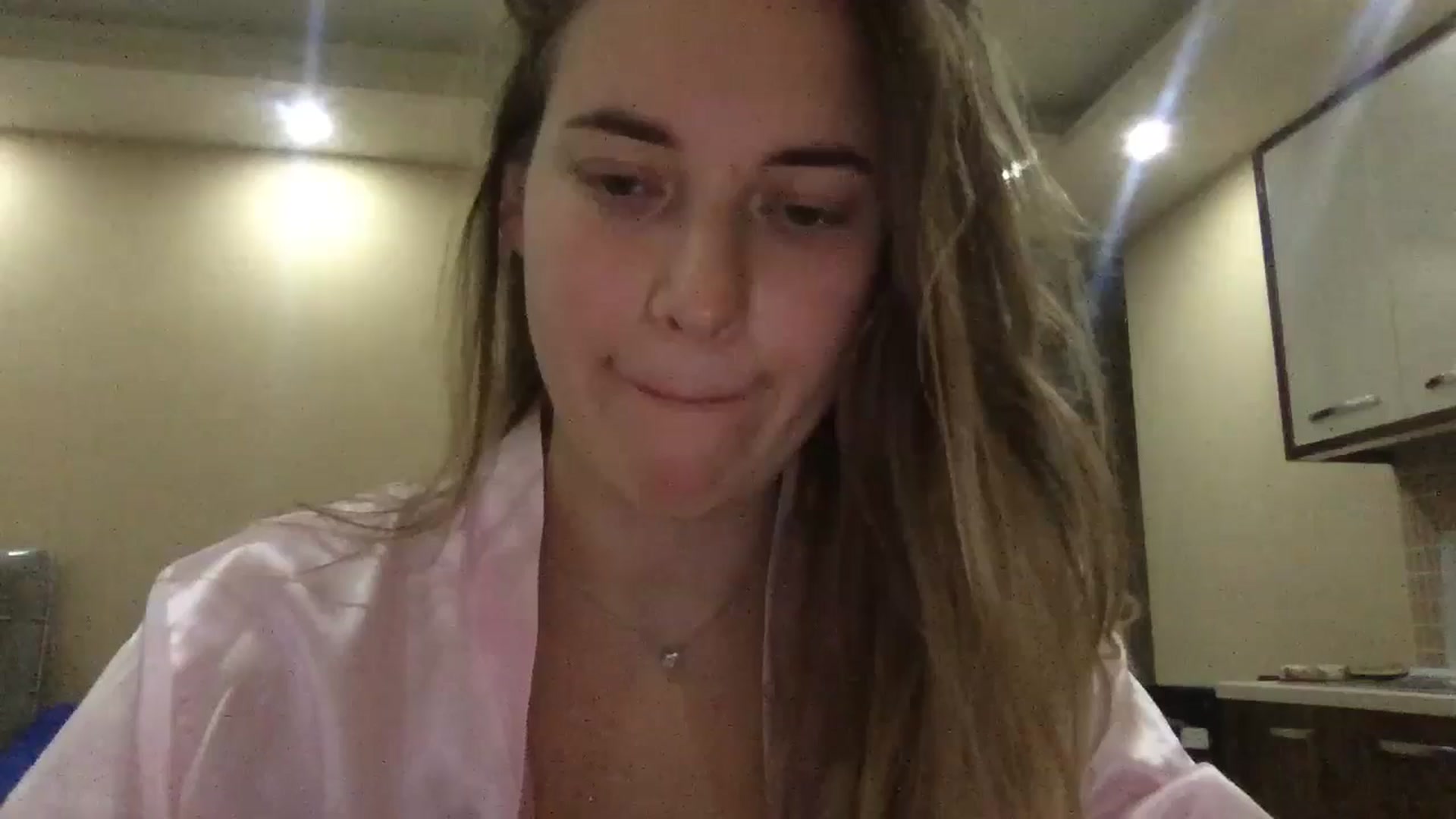 Gallery image thumbnail from SkySunFlower's myfreecams stream on, 09/19/2024, 19:59 image 11 of 20