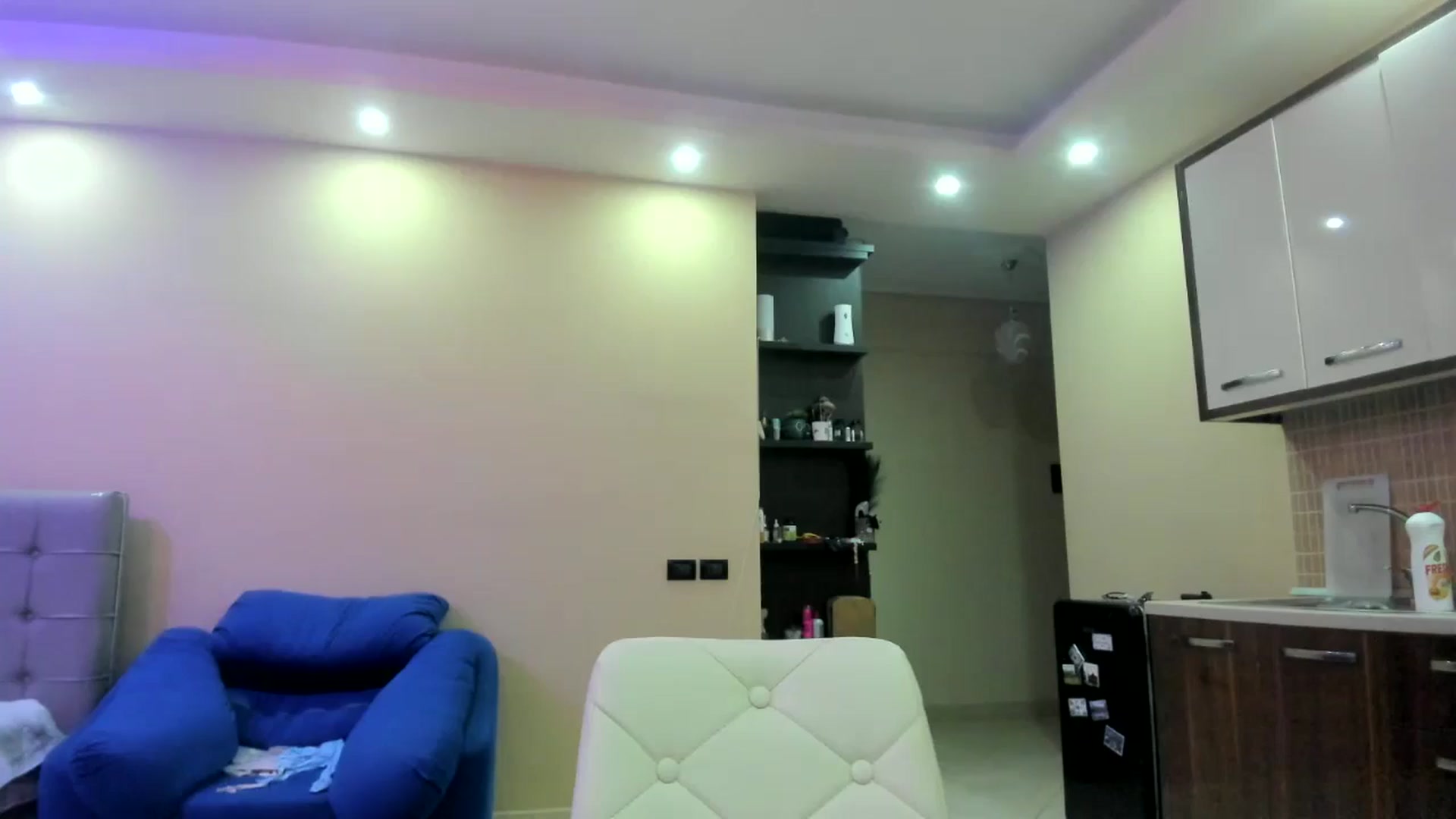 Gallery image thumbnail from SkySunFlower's myfreecams stream on, 09/25/2024, 01:41 image 10 of 20