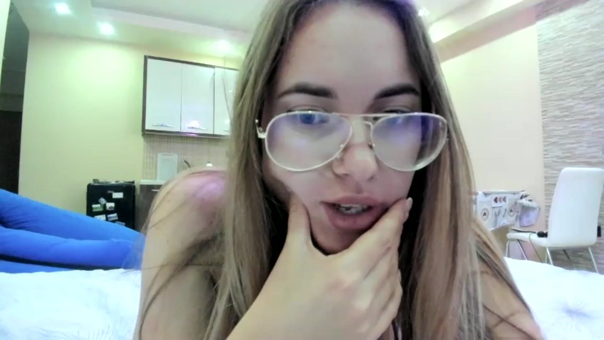 Gallery image thumbnail from SkySunFlower's myfreecams stream on, 10/02/2024, 01:01 image 6 of 20