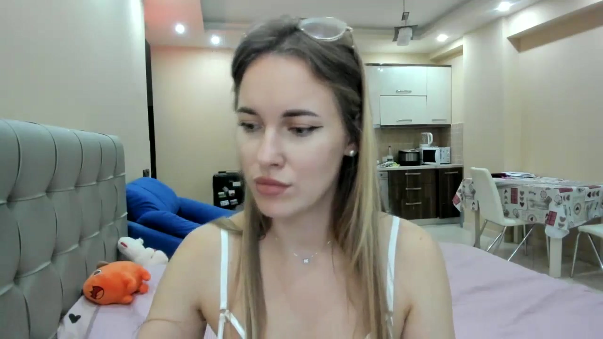 Gallery image thumbnail from SkySunFlower's myfreecams stream on, 10/06/2024, 01:51 image 8 of 20