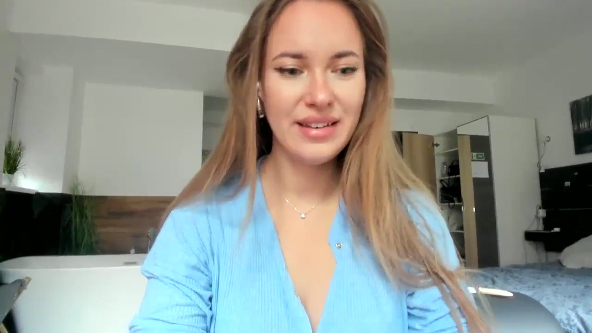 Gallery image thumbnail from SkySunFlower's myfreecams stream on, 10/15/2024, 16:06 image 4 of 20
