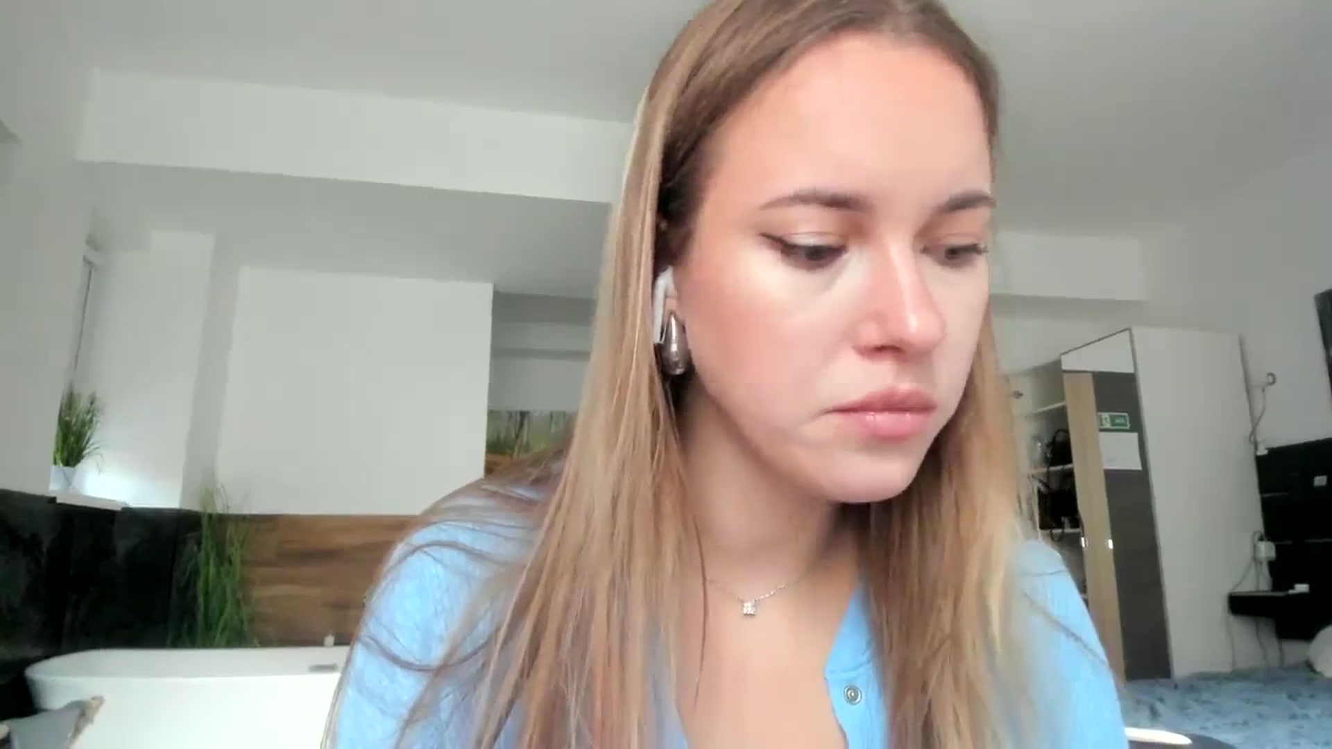 Gallery image thumbnail from SkySunFlower's myfreecams stream on, 10/15/2024, 16:06 image 8 of 20