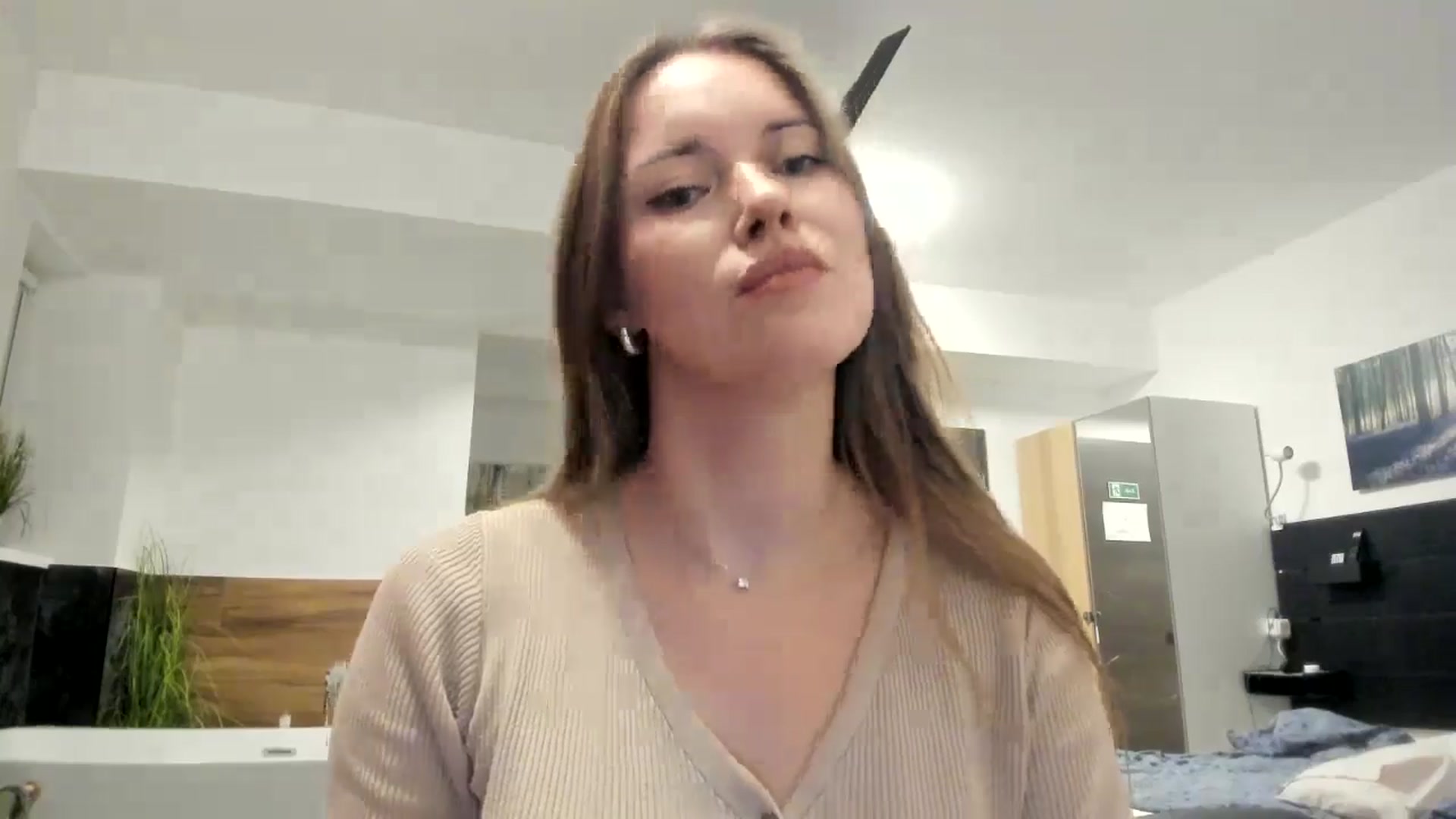 Gallery image thumbnail from SkySunFlower's myfreecams stream on, 10/16/2024, 17:50 image 8 of 20