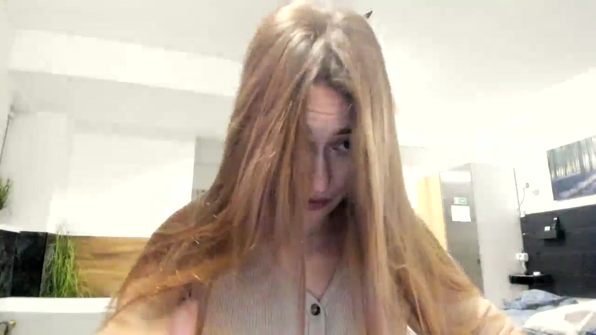 Gallery image thumbnail from SkySunFlower's myfreecams stream on, 10/16/2024, 17:50 image 7 of 20