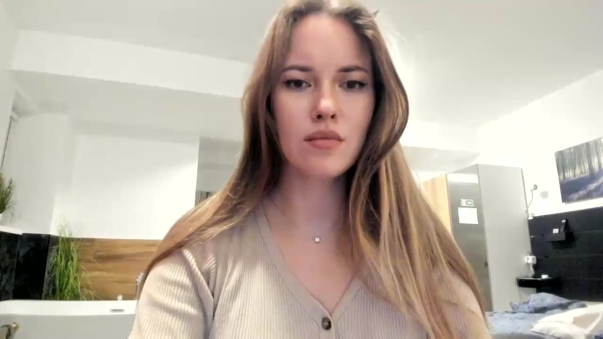 Gallery image thumbnail from SkySunFlower's myfreecams stream on, 10/16/2024, 17:50 image 1 of 20