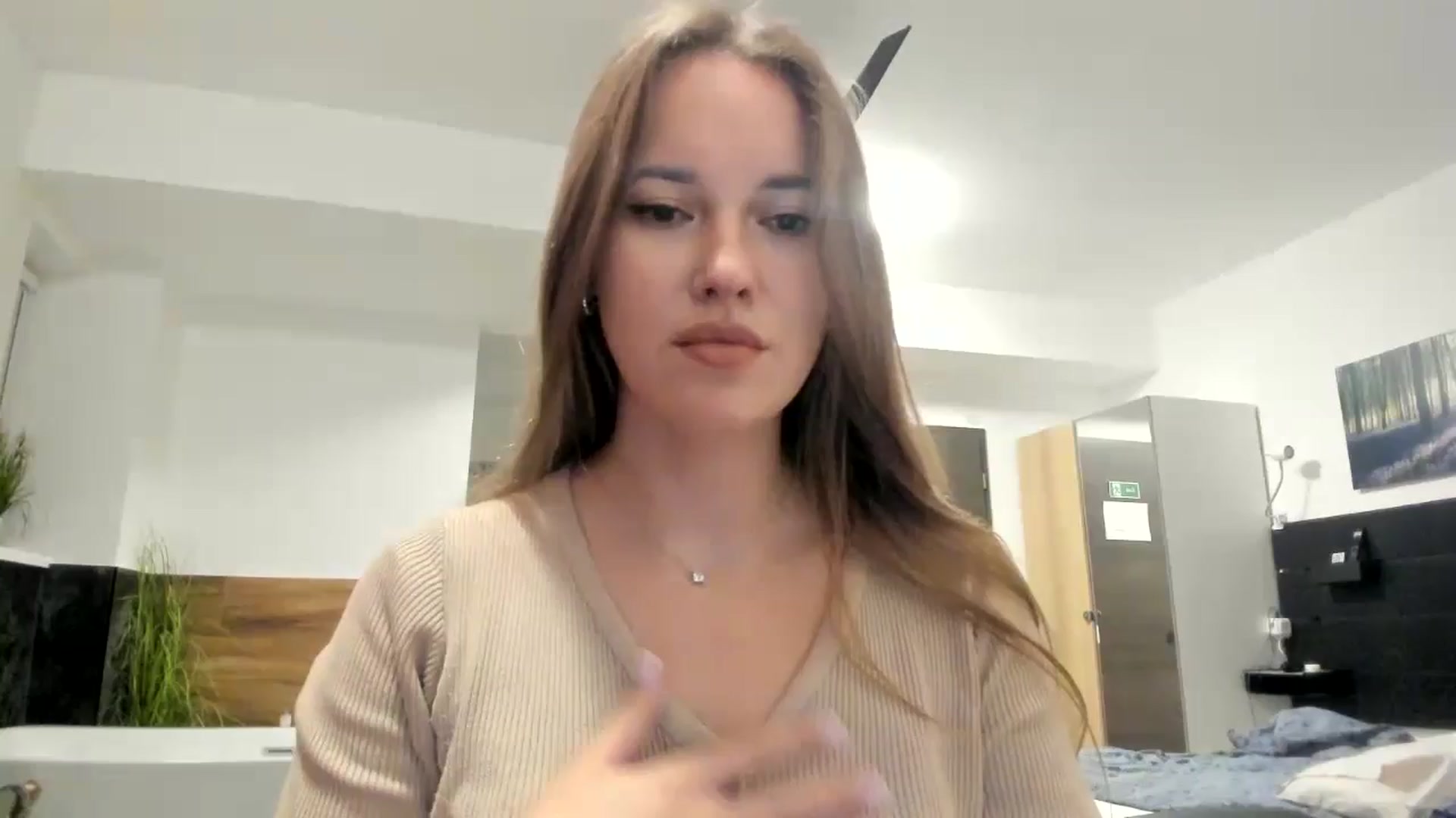 Gallery image thumbnail from SkySunFlower's myfreecams stream on, 10/16/2024, 17:50 image 9 of 20
