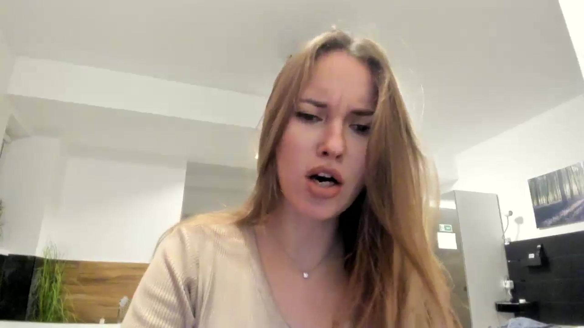 Gallery image thumbnail from SkySunFlower's myfreecams stream on, 10/16/2024, 17:50 image 15 of 20