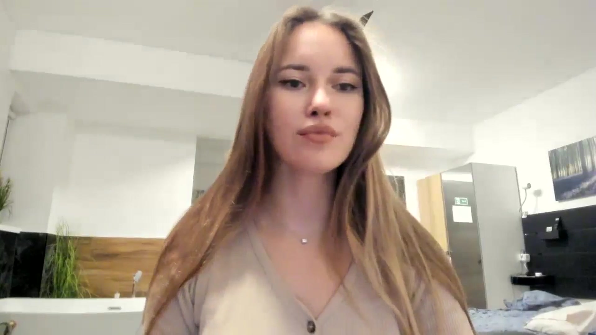 Gallery image thumbnail from SkySunFlower's myfreecams stream on, 10/16/2024, 17:50 image 2 of 20