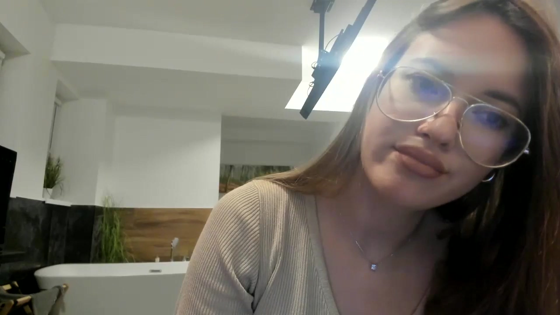 Gallery image thumbnail from SkySunFlower's myfreecams stream on, 10/16/2024, 18:13 image 11 of 20