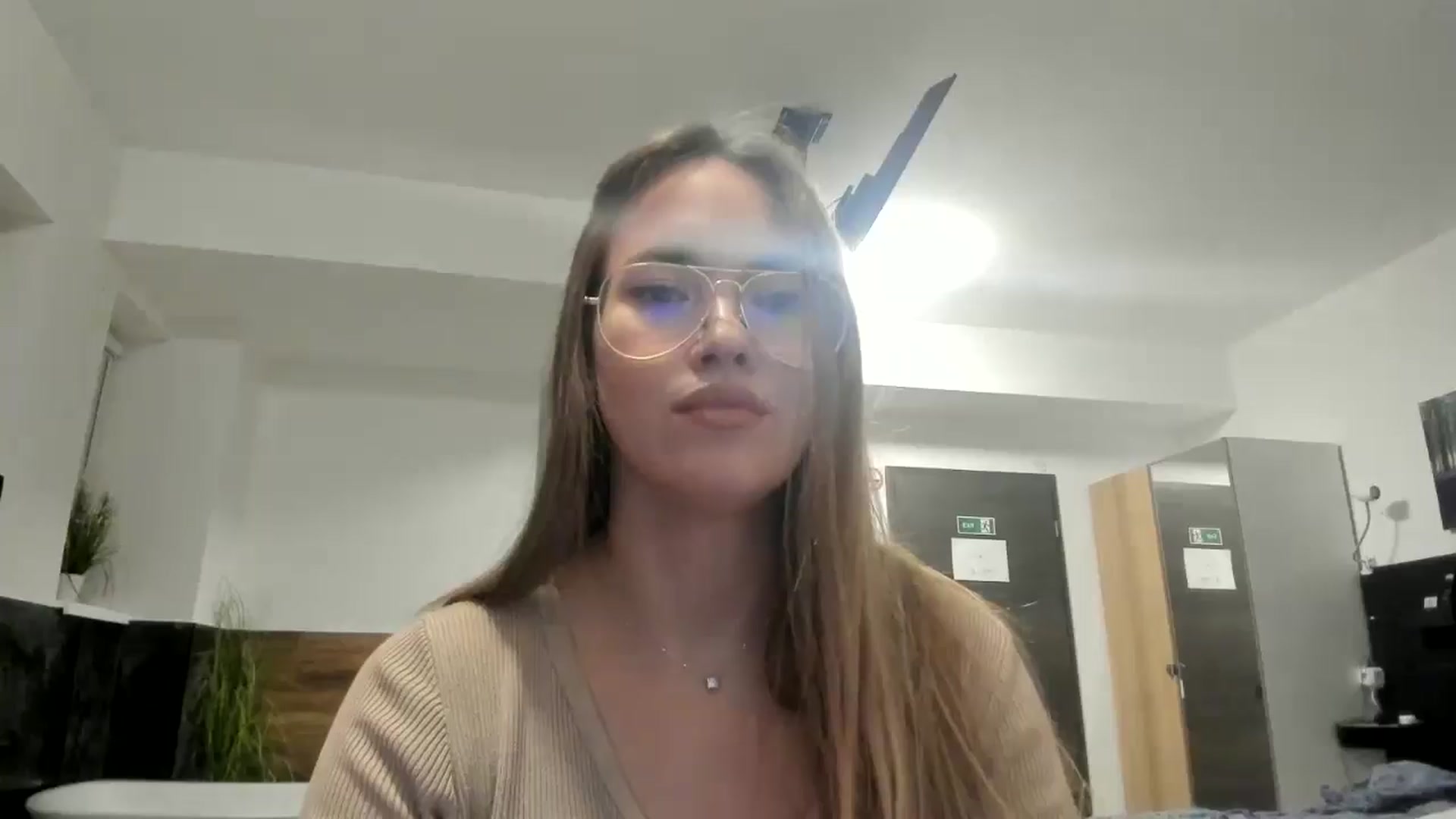 Gallery image thumbnail from SkySunFlower's myfreecams stream on, 10/16/2024, 18:13 image 10 of 20