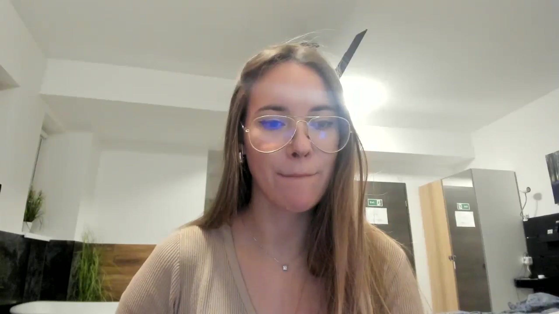 Gallery image thumbnail from SkySunFlower's myfreecams stream on, 10/16/2024, 18:13 image 9 of 20