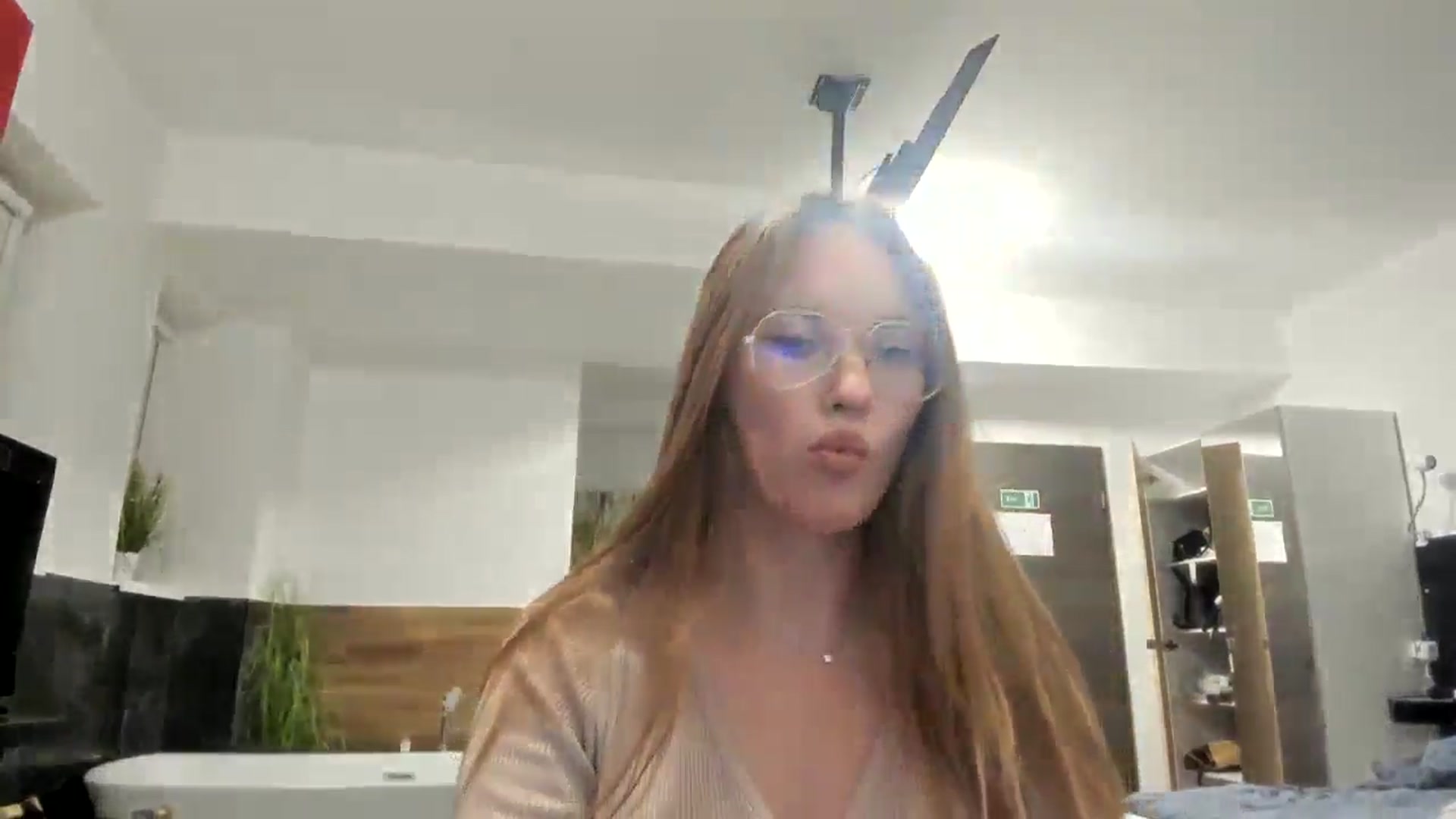 Gallery image thumbnail from SkySunFlower's myfreecams stream on, 10/16/2024, 18:13 image 17 of 20