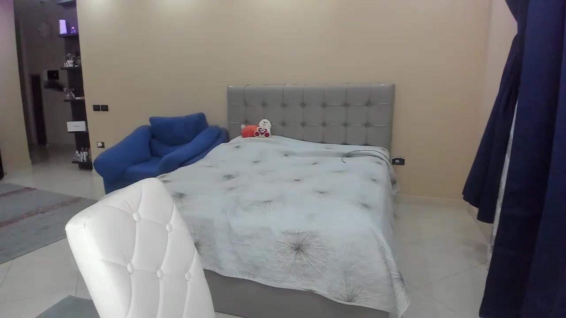 Gallery image thumbnail from SkySunFlower's myfreecams stream on, 10/25/2024, 21:00 image 4 of 20