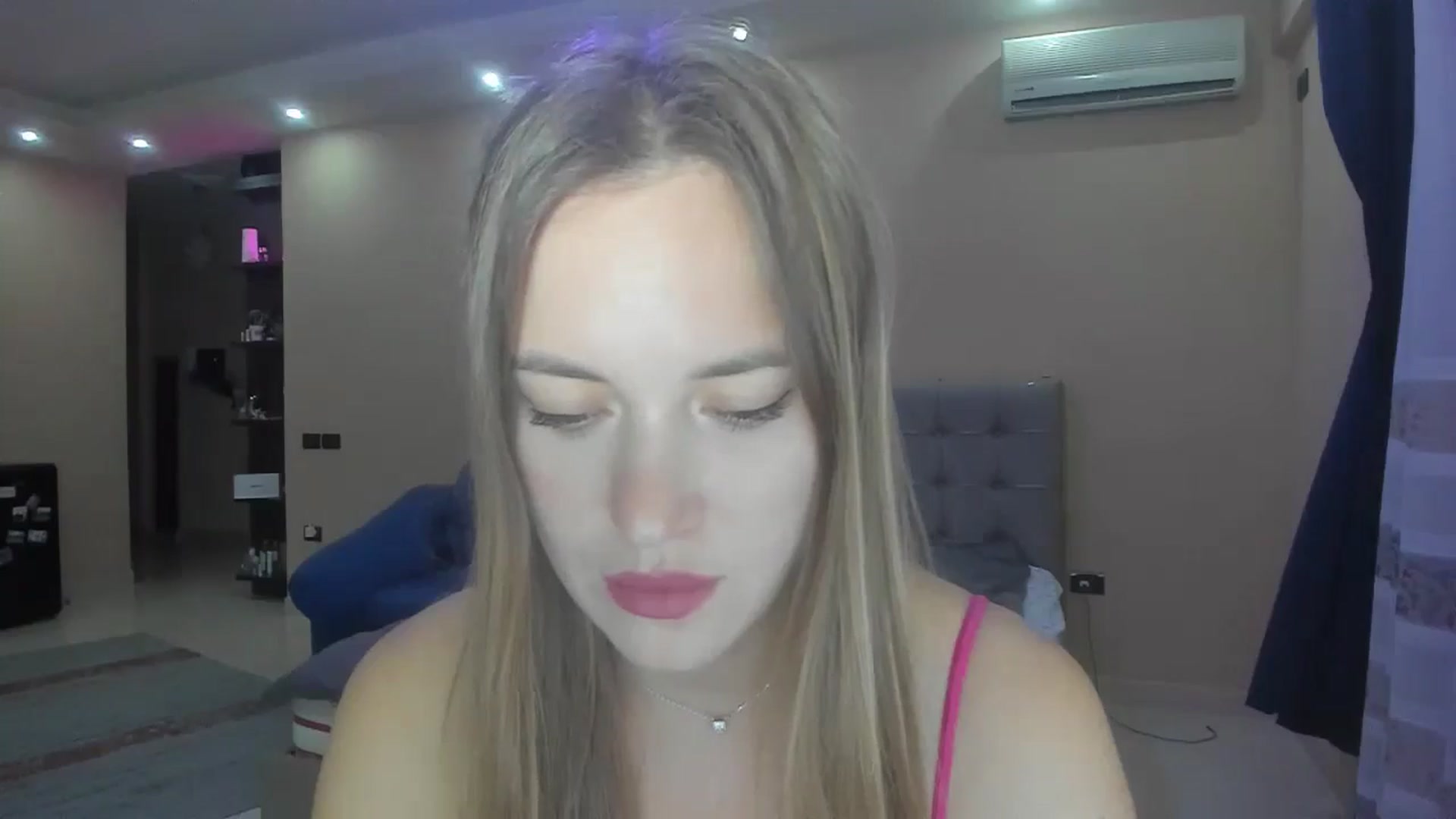 Gallery image thumbnail from SkySunFlower's myfreecams stream on, 10/27/2024, 20:22 image 3 of 20