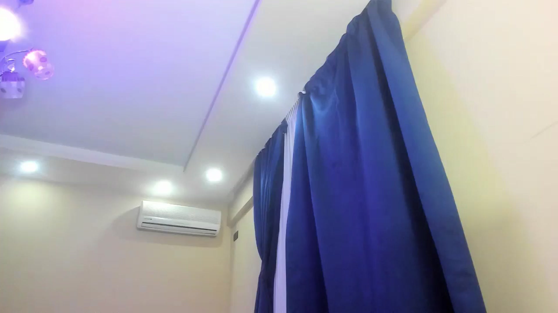 Gallery image thumbnail from SkySunFlower's myfreecams stream on, 10/31/2024, 17:00 image 12 of 20