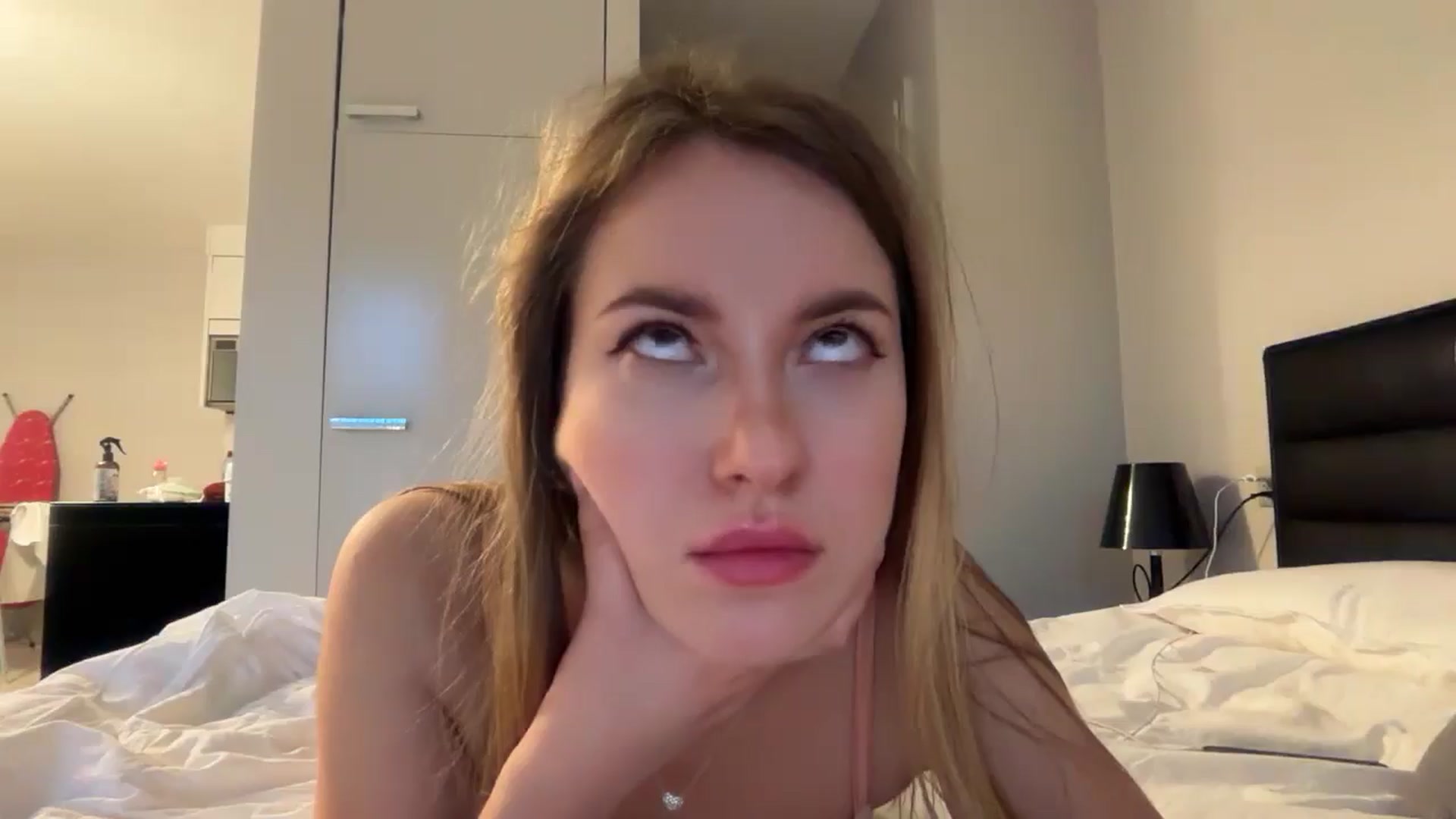 Gallery image thumbnail from SkySunFlower's myfreecams stream on, 12/12/2024, 15:33 image 18 of 20
