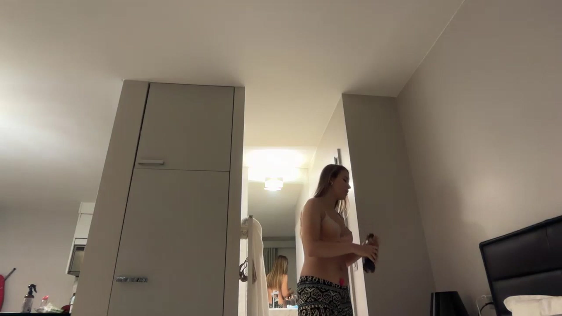 Gallery image thumbnail from SkySunFlower's myfreecams stream on, 12/12/2024, 18:36 image 15 of 20