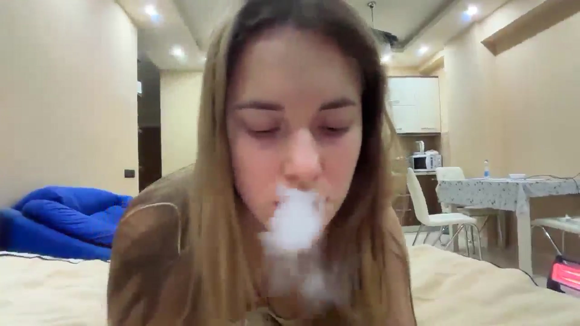 Gallery image thumbnail from SkySunFlower's myfreecams stream on, 12/17/2024, 21:40 image 16 of 20