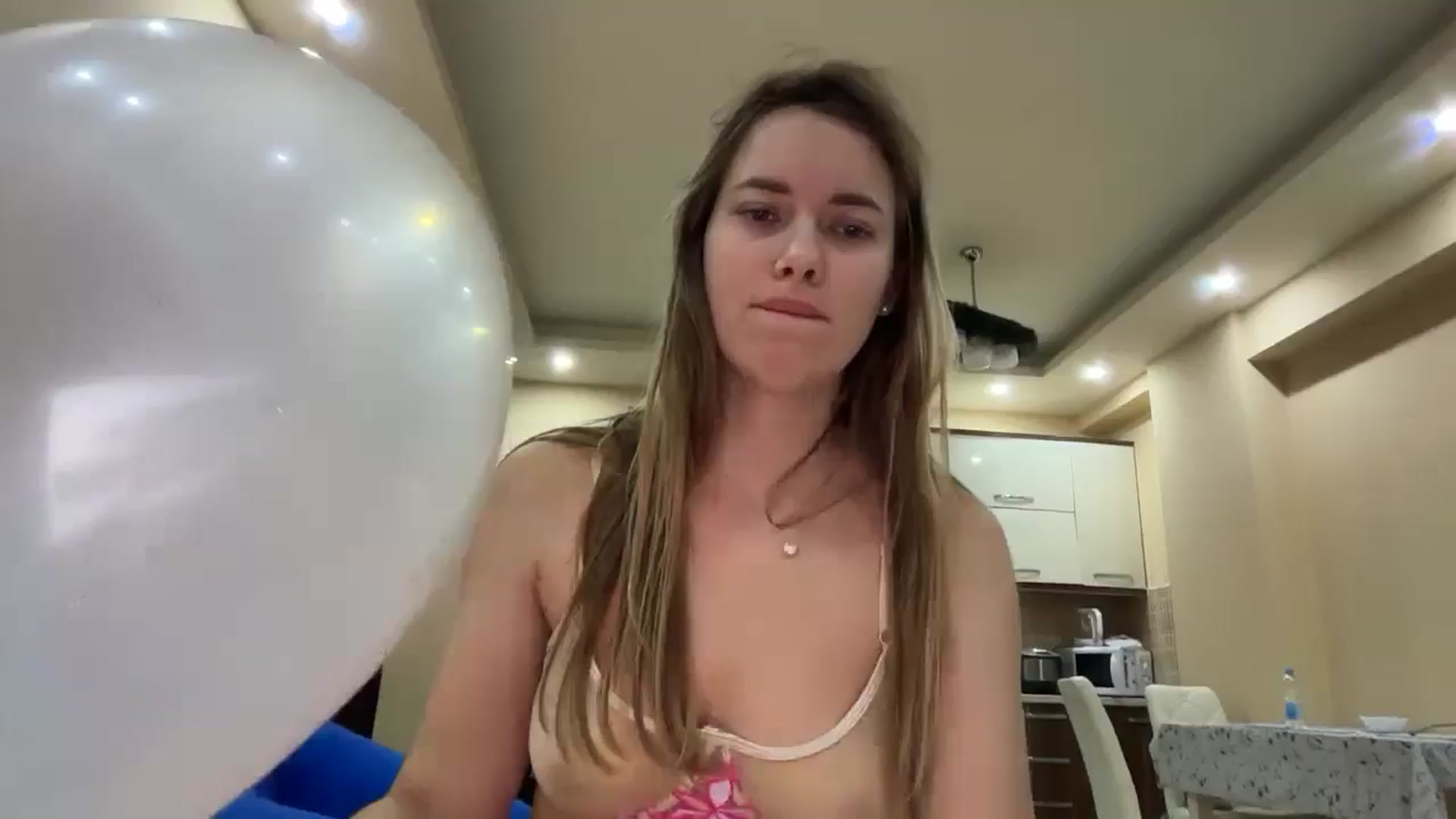 Gallery image thumbnail from SkySunFlower's myfreecams stream on, 12/17/2024, 22:08 image 1 of 20
