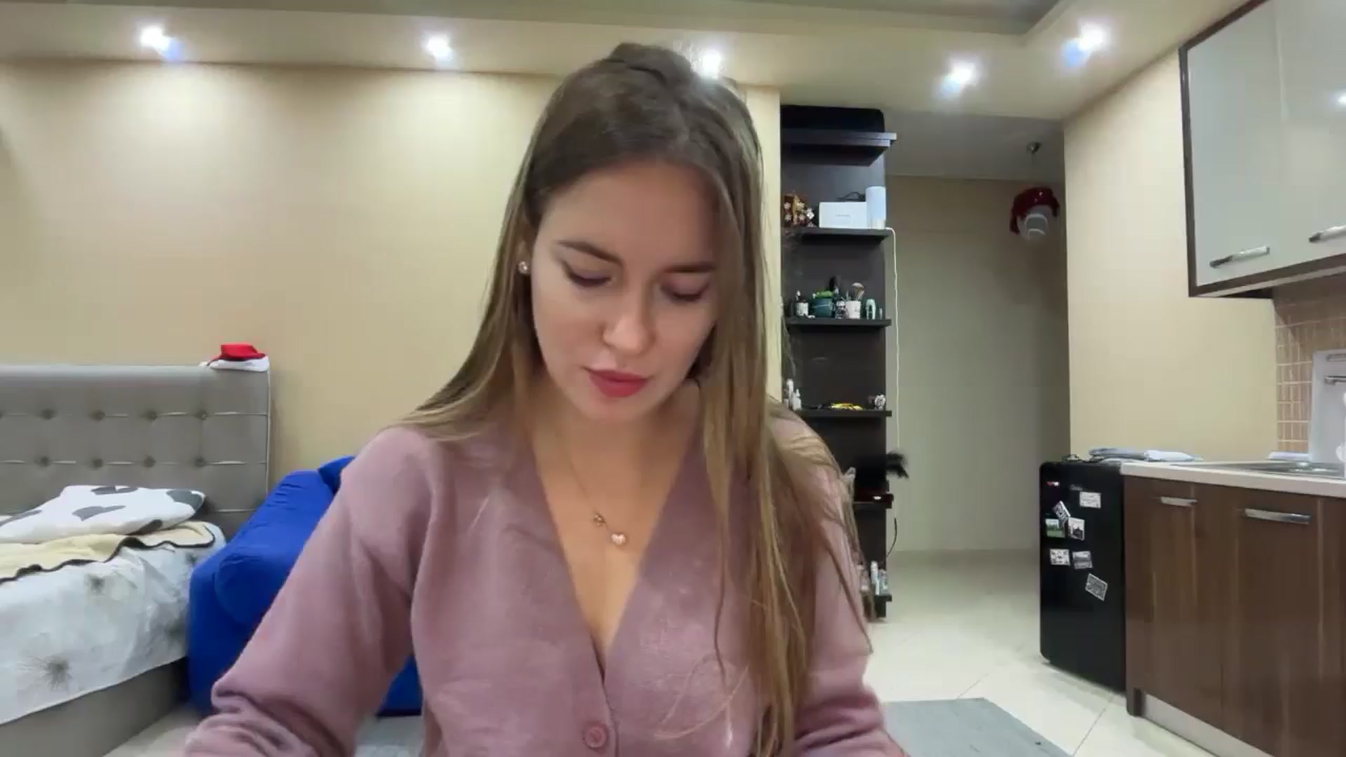 Gallery image thumbnail from SkySunFlower's myfreecams stream on, 12/20/2024, 20:03 image 1 of 20