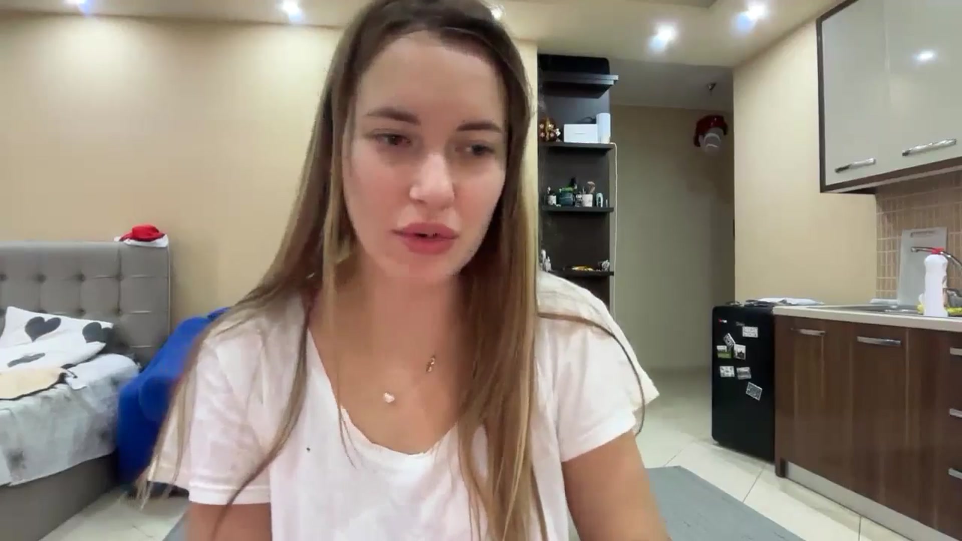 Gallery image thumbnail from SkySunFlower's myfreecams stream on, 12/21/2024, 08:48 image 14 of 20