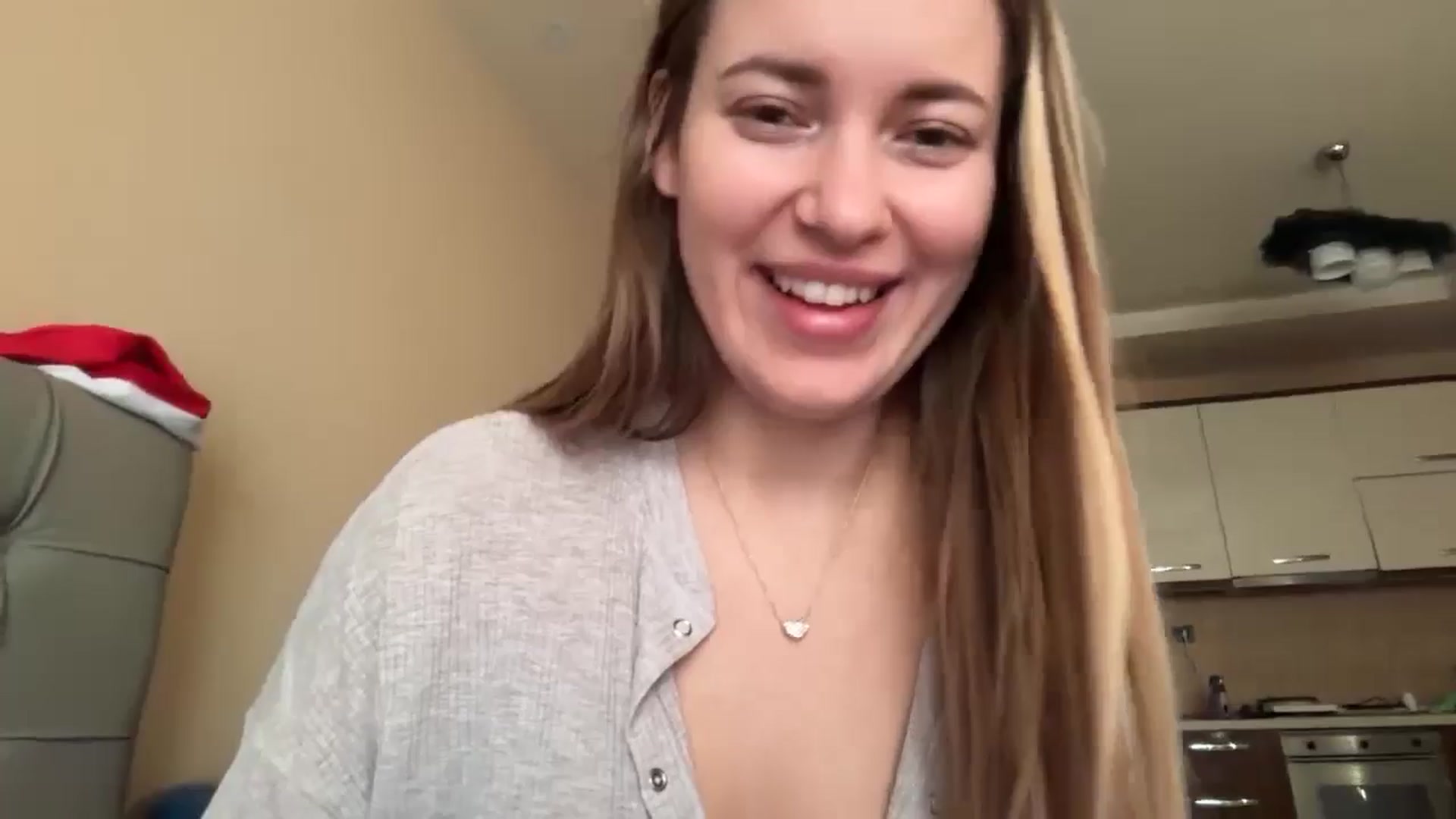 Gallery image thumbnail from SkySunFlower's myfreecams stream on, 12/21/2024, 14:31 image 12 of 20