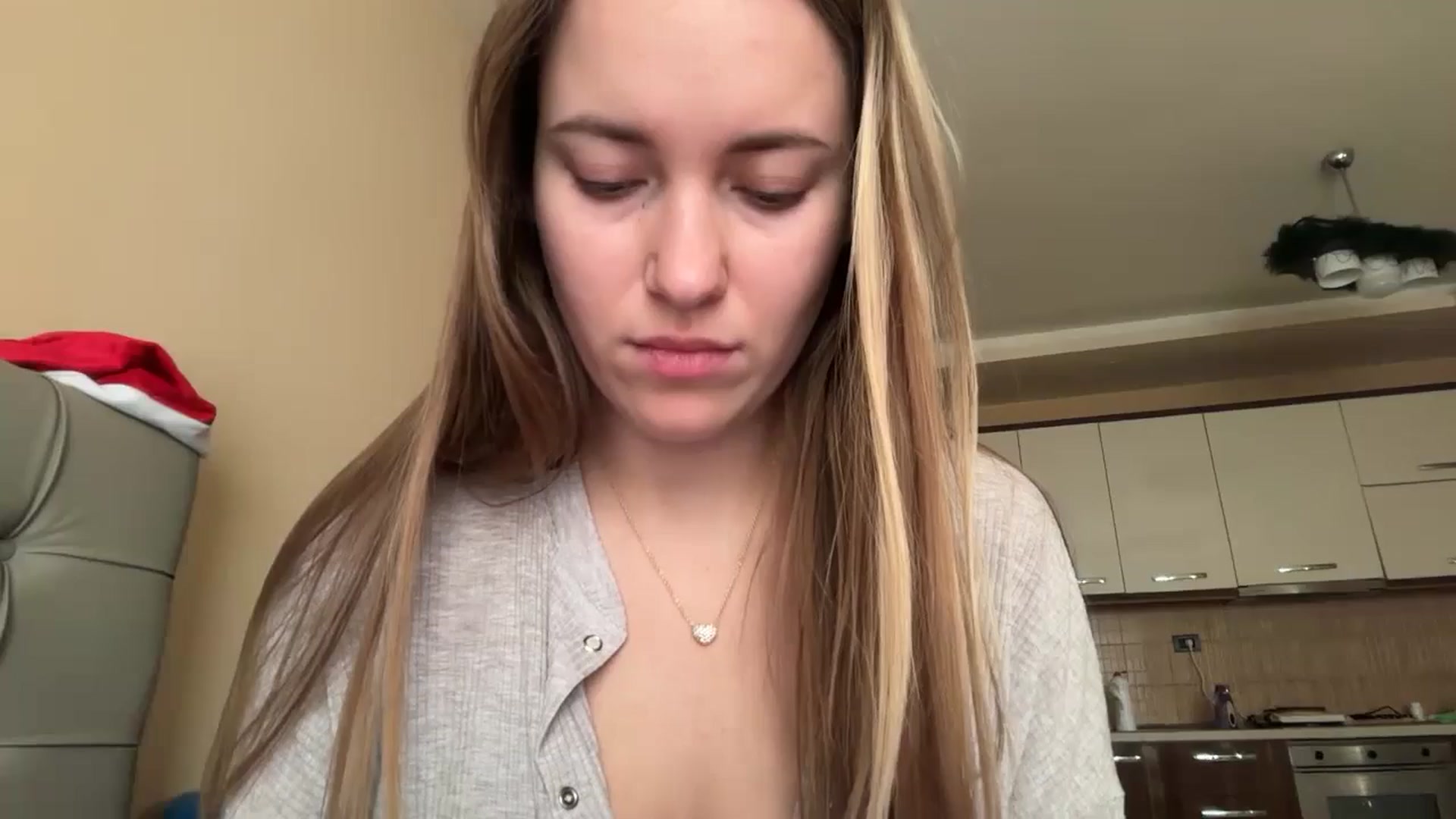 Gallery image thumbnail from SkySunFlower's myfreecams stream on, 12/21/2024, 14:31 image 14 of 20