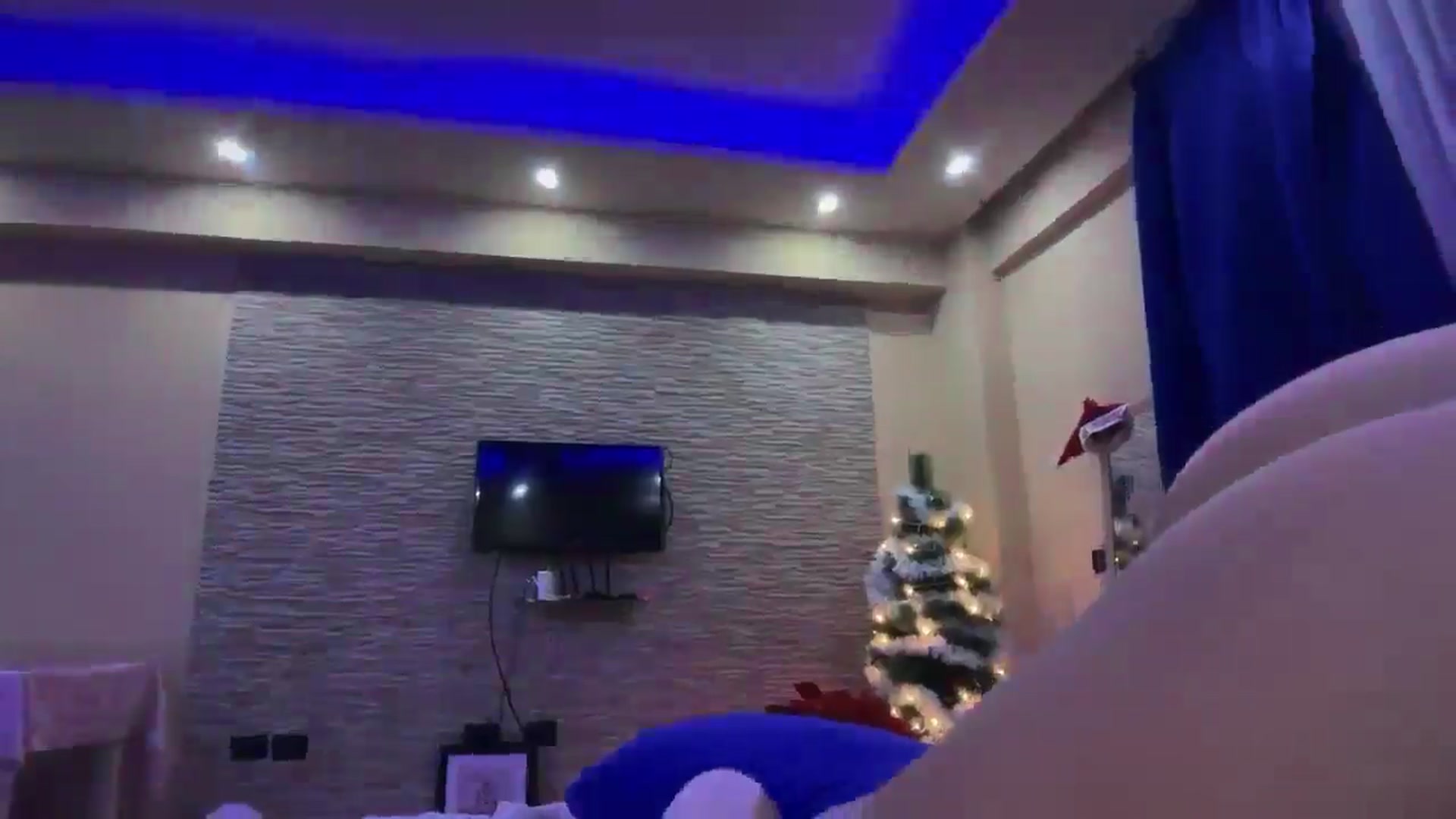 Gallery image thumbnail from SkySunFlower's myfreecams stream on, 12/24/2024, 23:47 image 17 of 20