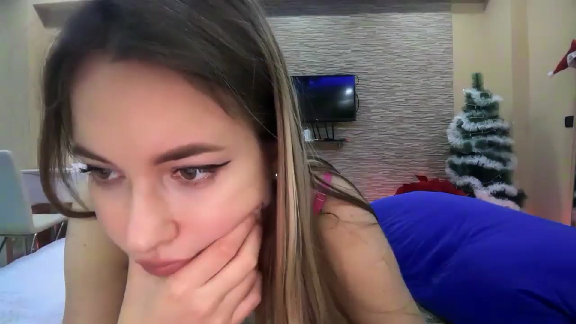 Gallery image thumbnail from SkySunFlower's myfreecams stream on, 12/27/2024, 02:26 image 1 of 20