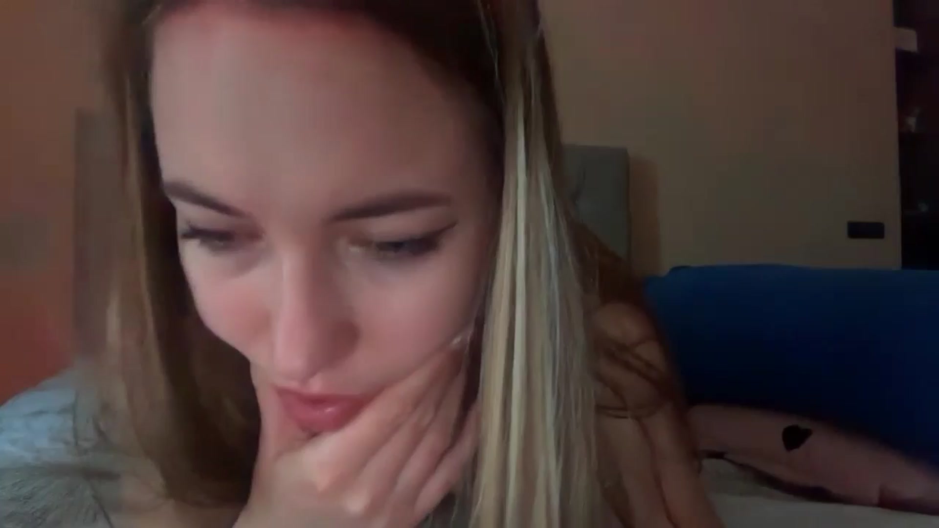 Gallery image thumbnail from SkySunFlower's myfreecams stream on, 12/29/2024, 08:36 image 1 of 20