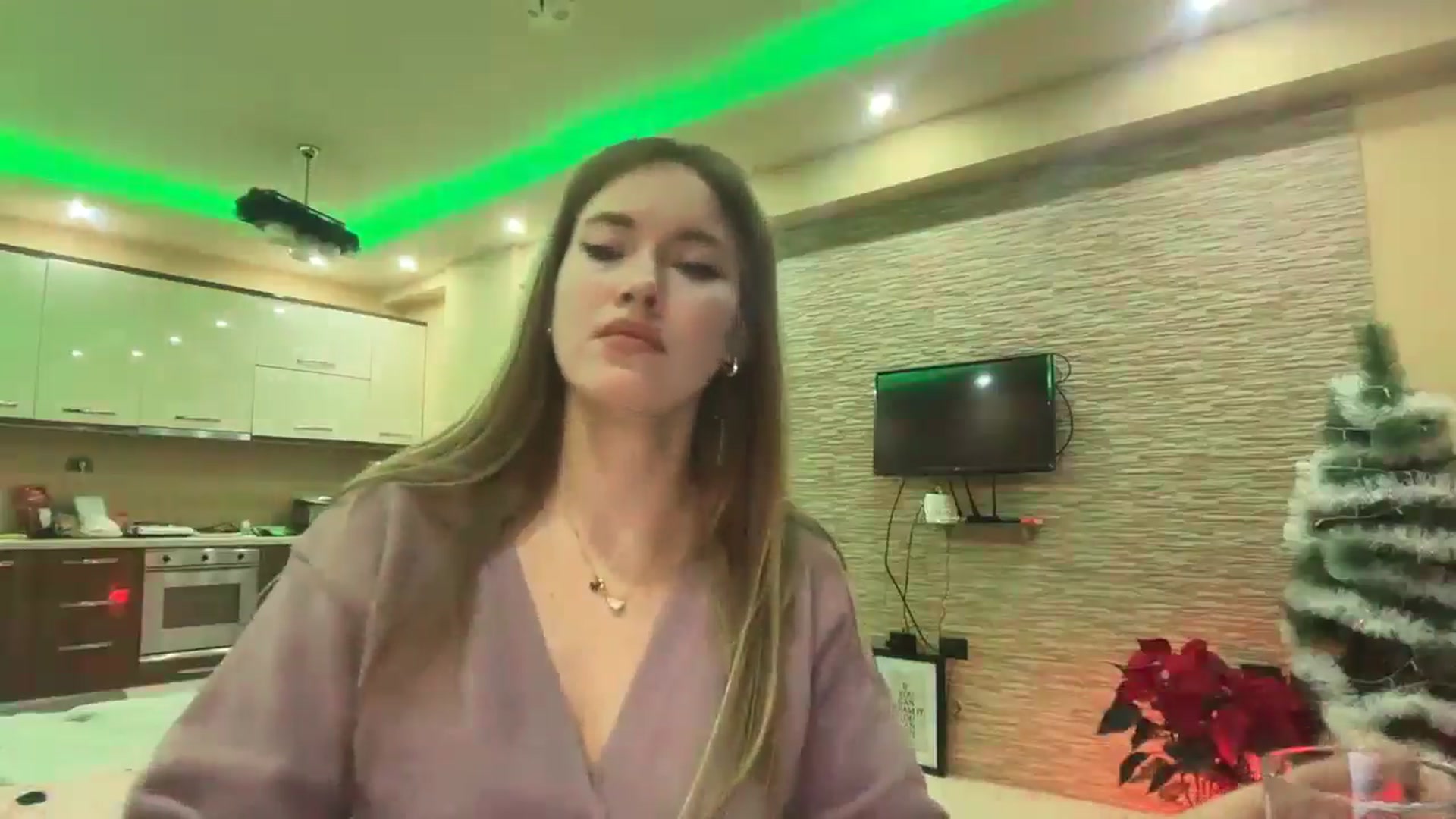 Gallery image thumbnail from SkySunFlower's myfreecams stream on, 12/31/2024, 22:20 image 15 of 20