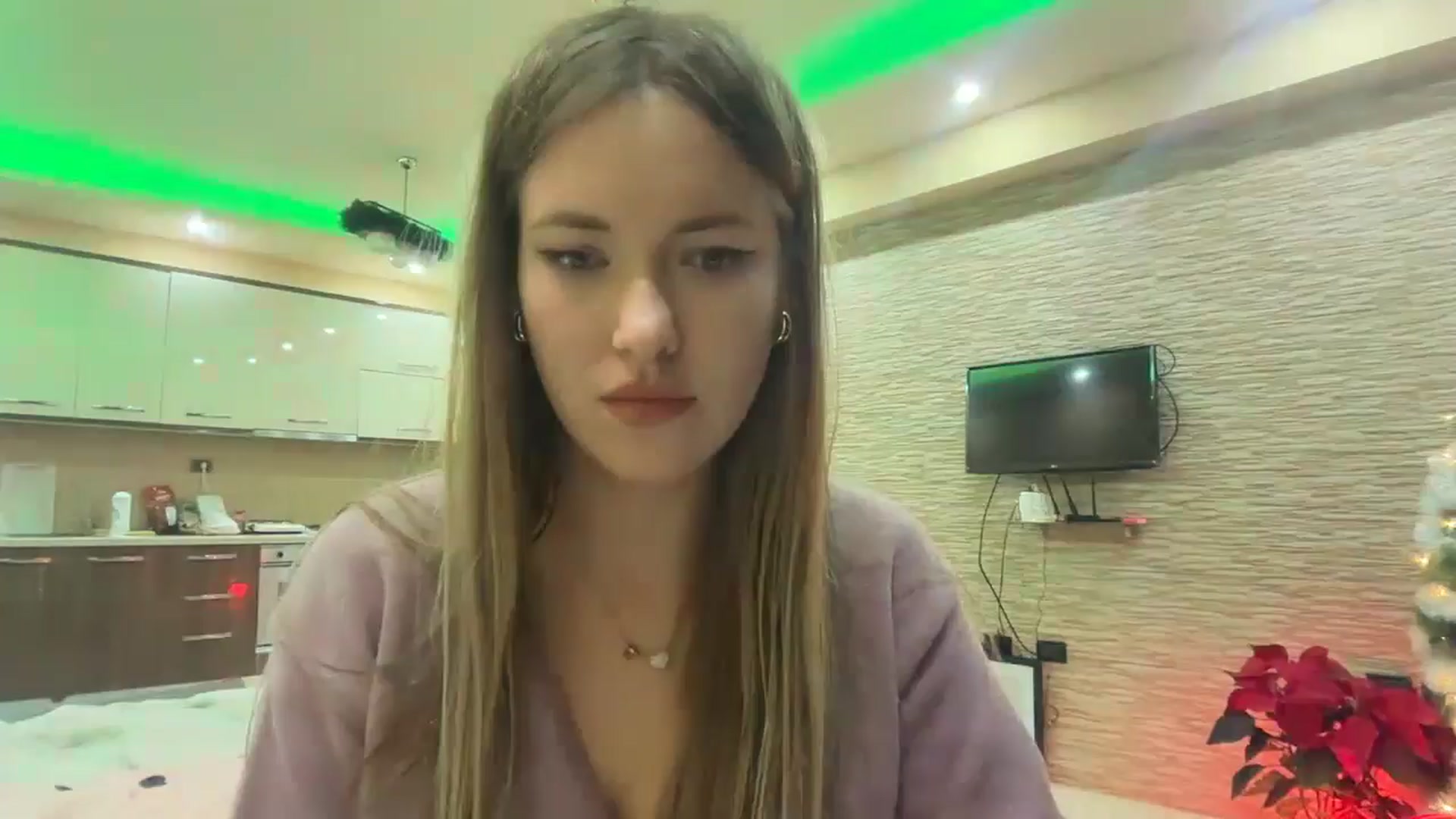 Gallery image thumbnail from SkySunFlower's myfreecams stream on, 12/31/2024, 22:20 image 10 of 20