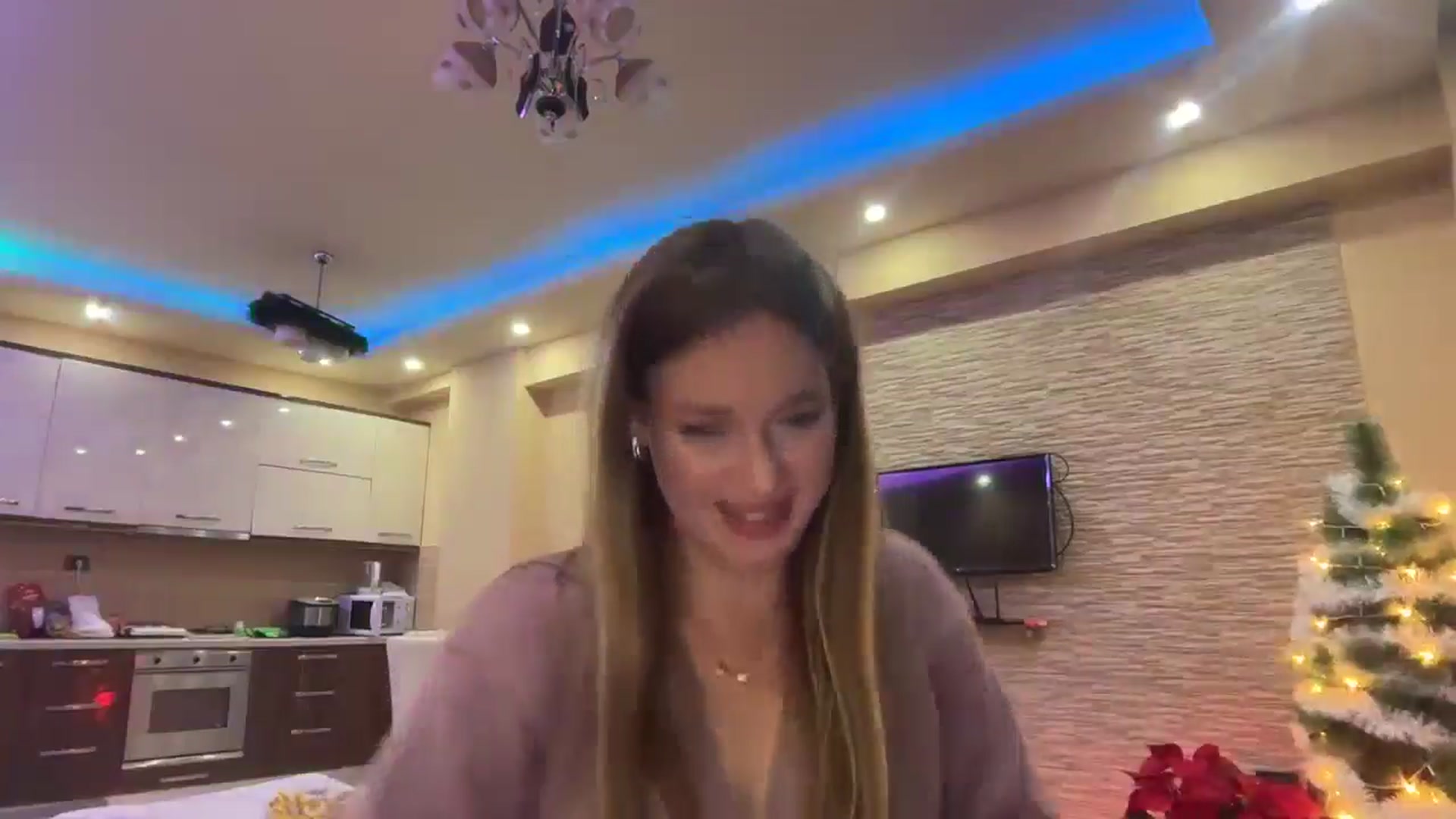 Gallery image thumbnail from SkySunFlower's myfreecams stream on, 12/31/2024, 22:20 image 18 of 20