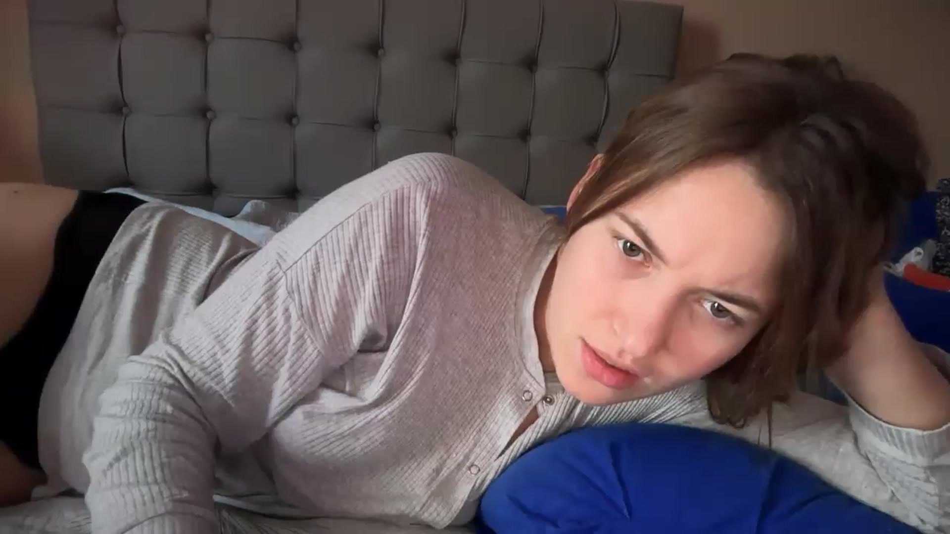 Gallery image thumbnail from SkySunFlower's myfreecams stream on, 01/02/2025, 09:02 image 4 of 20