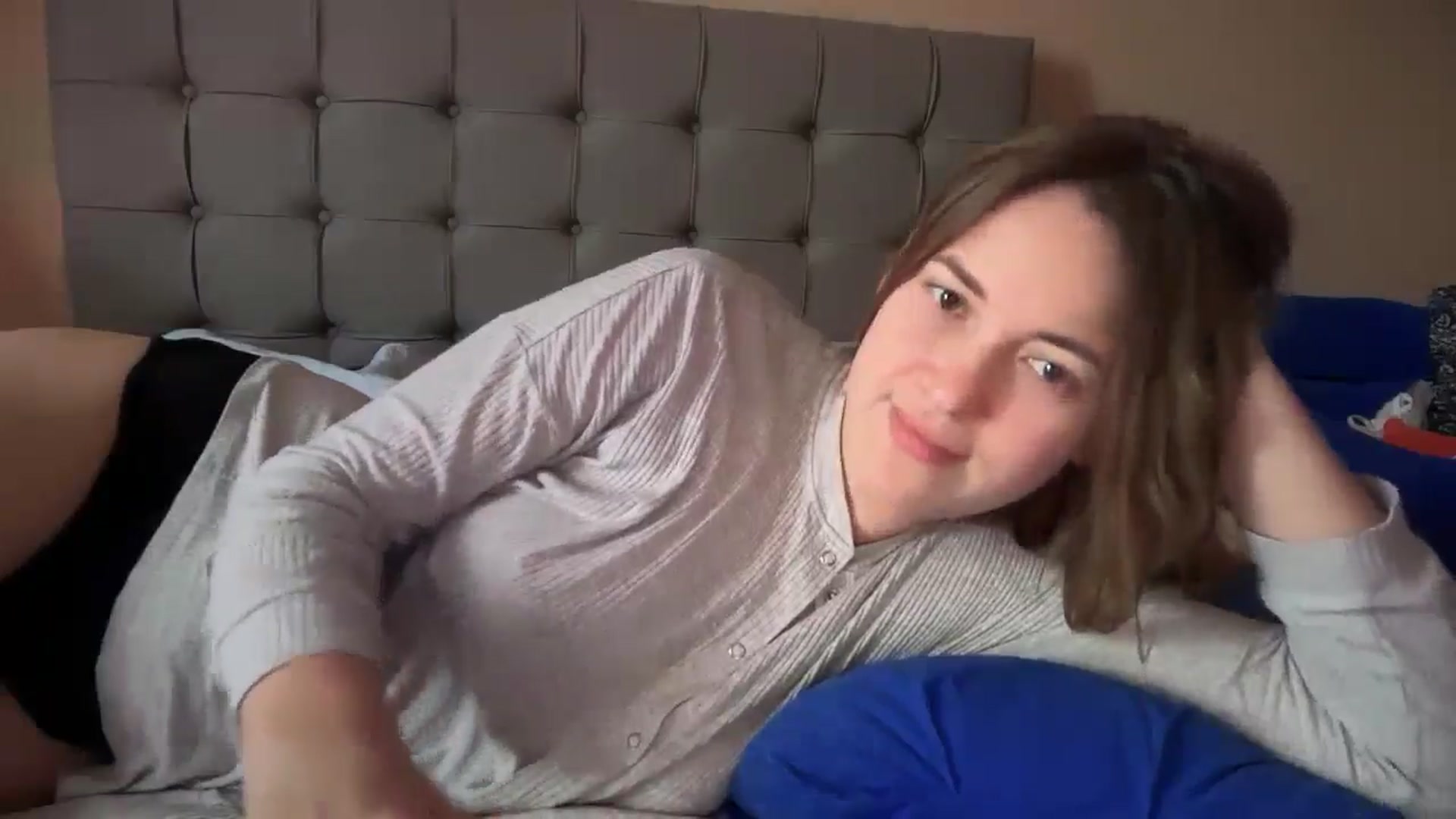 Gallery image thumbnail from SkySunFlower's myfreecams stream on, 01/02/2025, 09:02 image 7 of 20