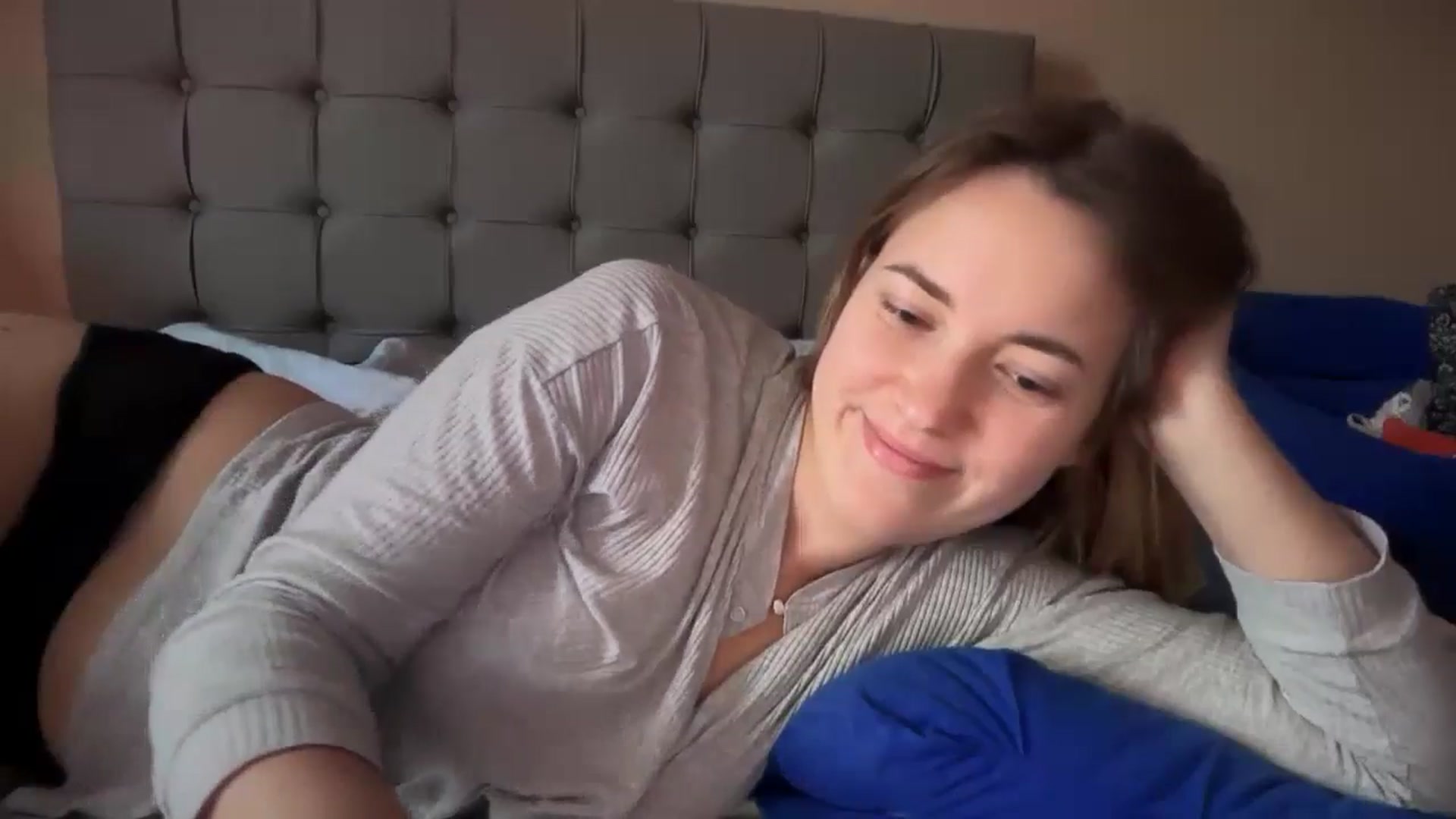 Gallery image thumbnail from SkySunFlower's myfreecams stream on, 01/02/2025, 09:02 image 10 of 20