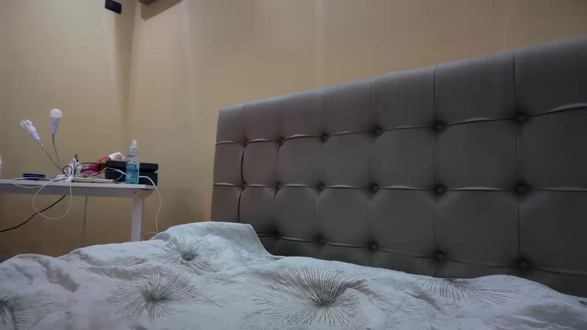 Gallery image thumbnail from SkySunFlower's myfreecams stream on, 01/03/2025, 07:09 image 11 of 20