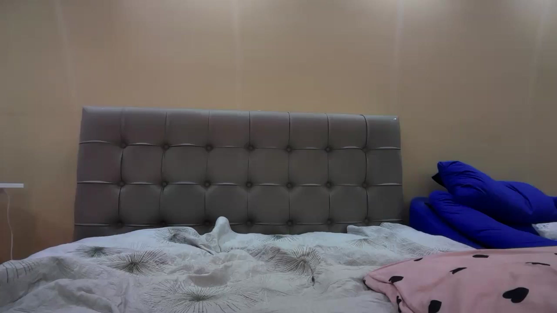 Gallery image thumbnail from SkySunFlower's myfreecams stream on, 01/04/2025, 24:00 image 15 of 20