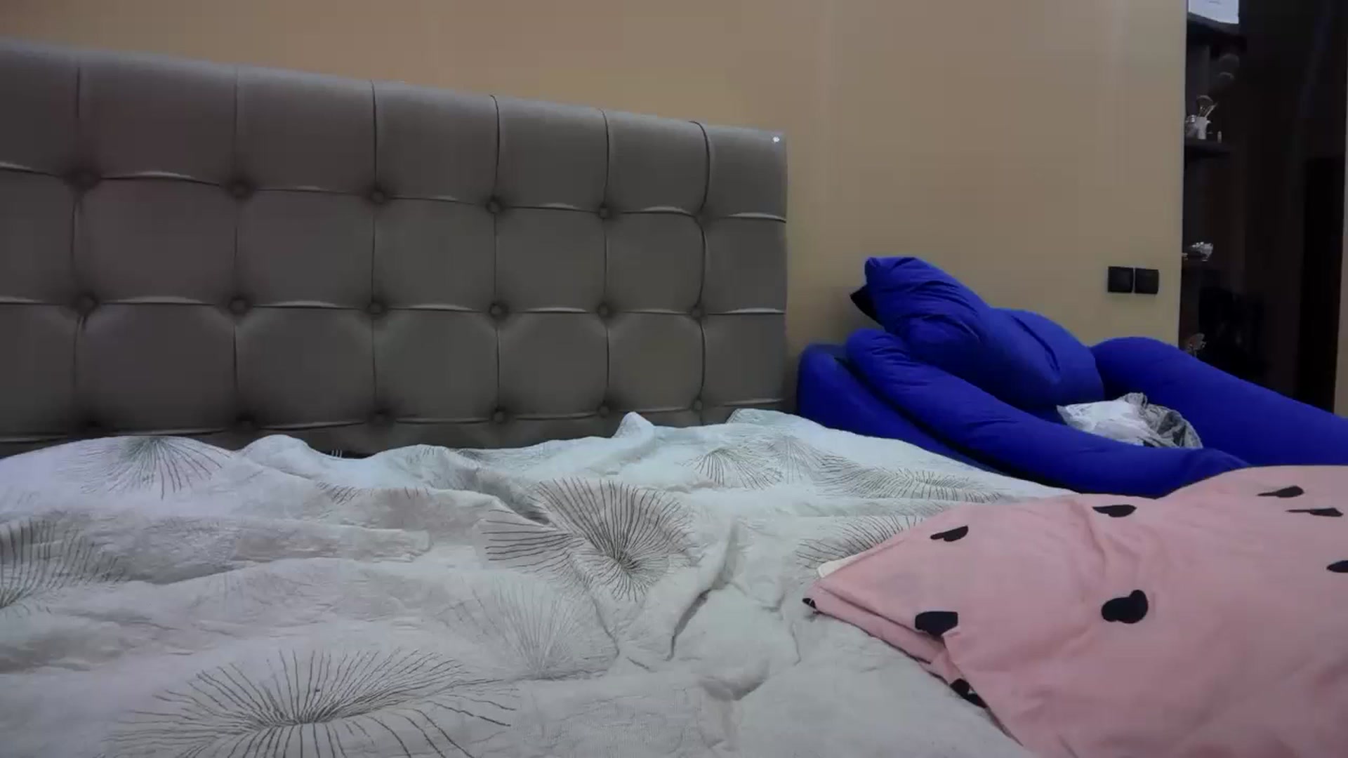Gallery image thumbnail from SkySunFlower's myfreecams stream on, 01/04/2025, 03:26 image 3 of 20
