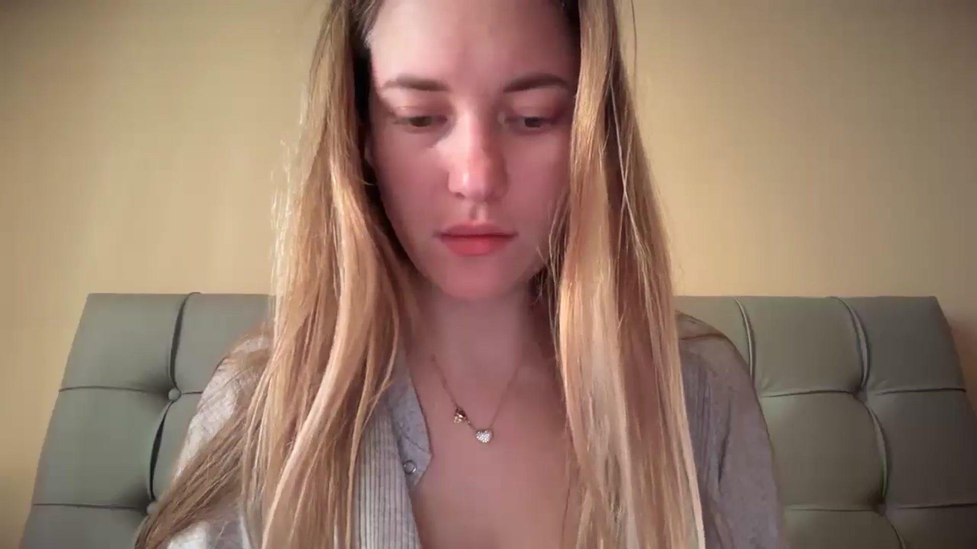 Gallery image thumbnail from SkySunFlower's myfreecams stream on, 01/08/2025, 15:01 image 16 of 20