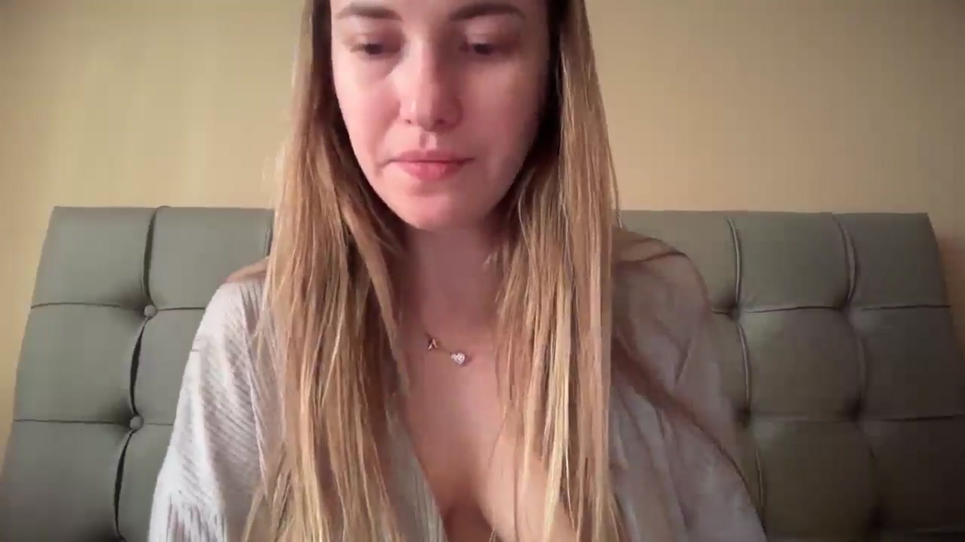 Gallery image thumbnail from SkySunFlower's myfreecams stream on, 01/08/2025, 15:01 image 14 of 20