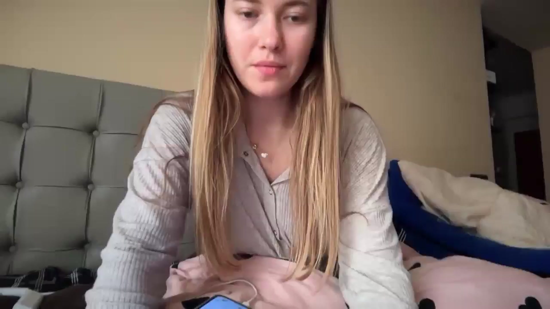 Gallery image thumbnail from SkySunFlower's myfreecams stream on, 01/08/2025, 15:01 image 1 of 20