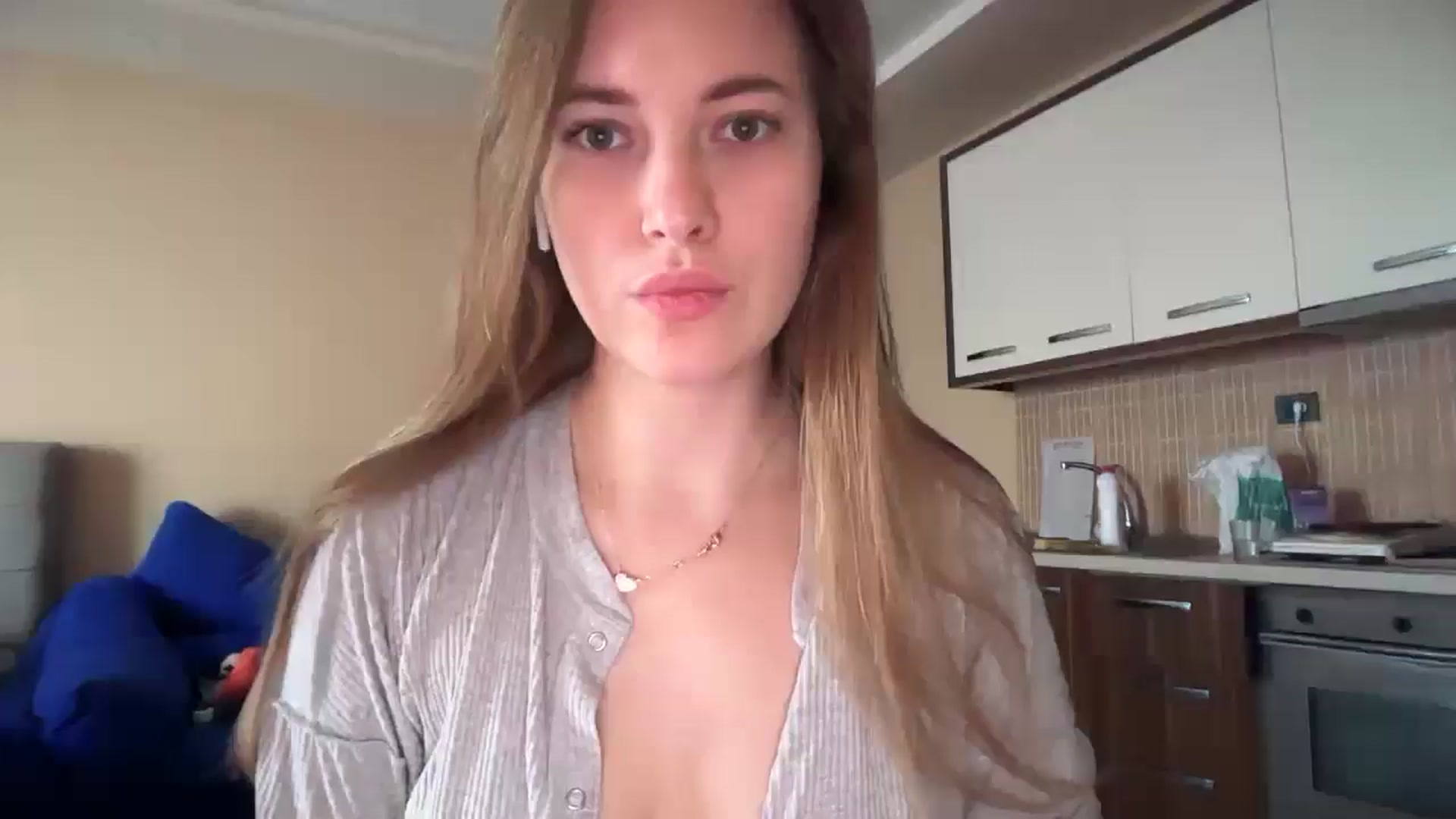 Gallery image thumbnail from SkySunFlower's myfreecams stream on, 01/09/2025, 09:40 image 4 of 20