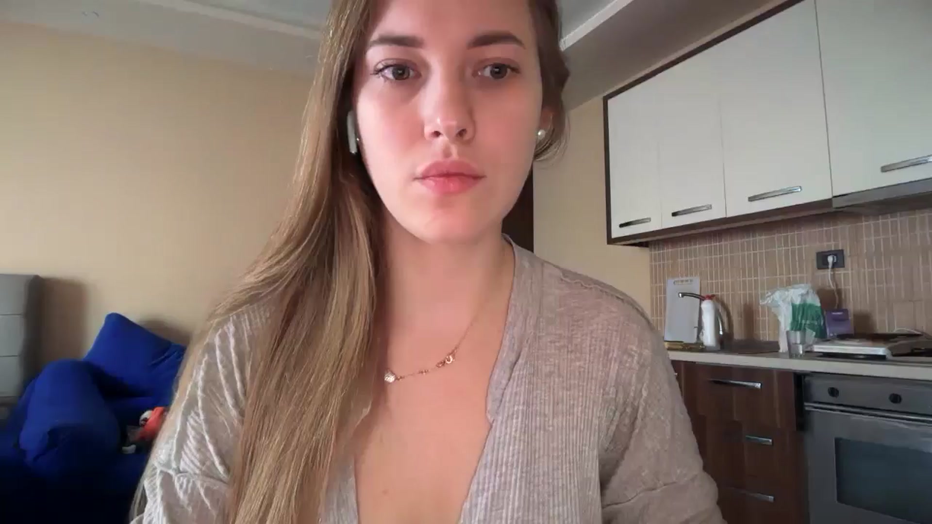 Gallery image thumbnail from SkySunFlower's myfreecams stream on, 01/09/2025, 09:40 image 5 of 20