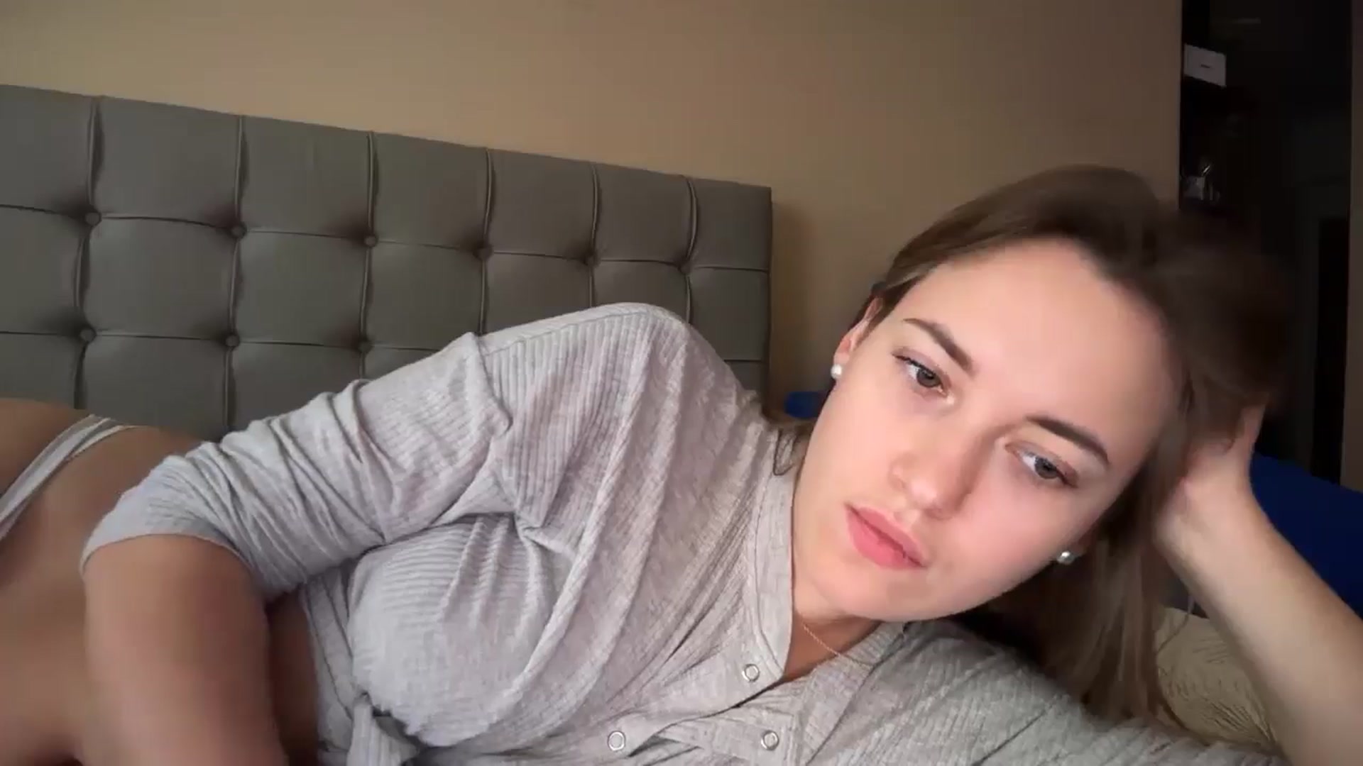 Gallery image thumbnail from SkySunFlower's myfreecams stream on, 01/09/2025, 12:46 image 6 of 20