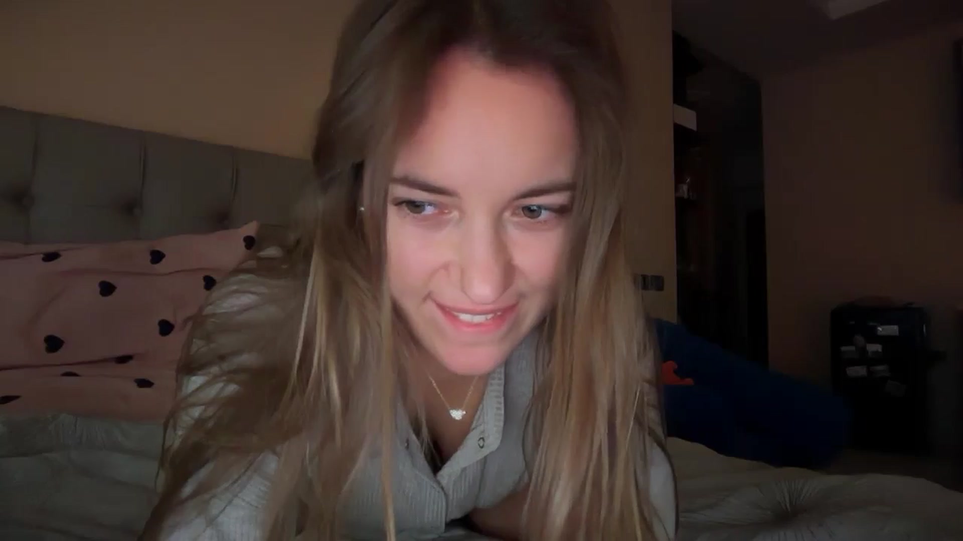 Gallery image thumbnail from SkySunFlower's myfreecams stream on, 01/09/2025, 13:32 image 7 of 20