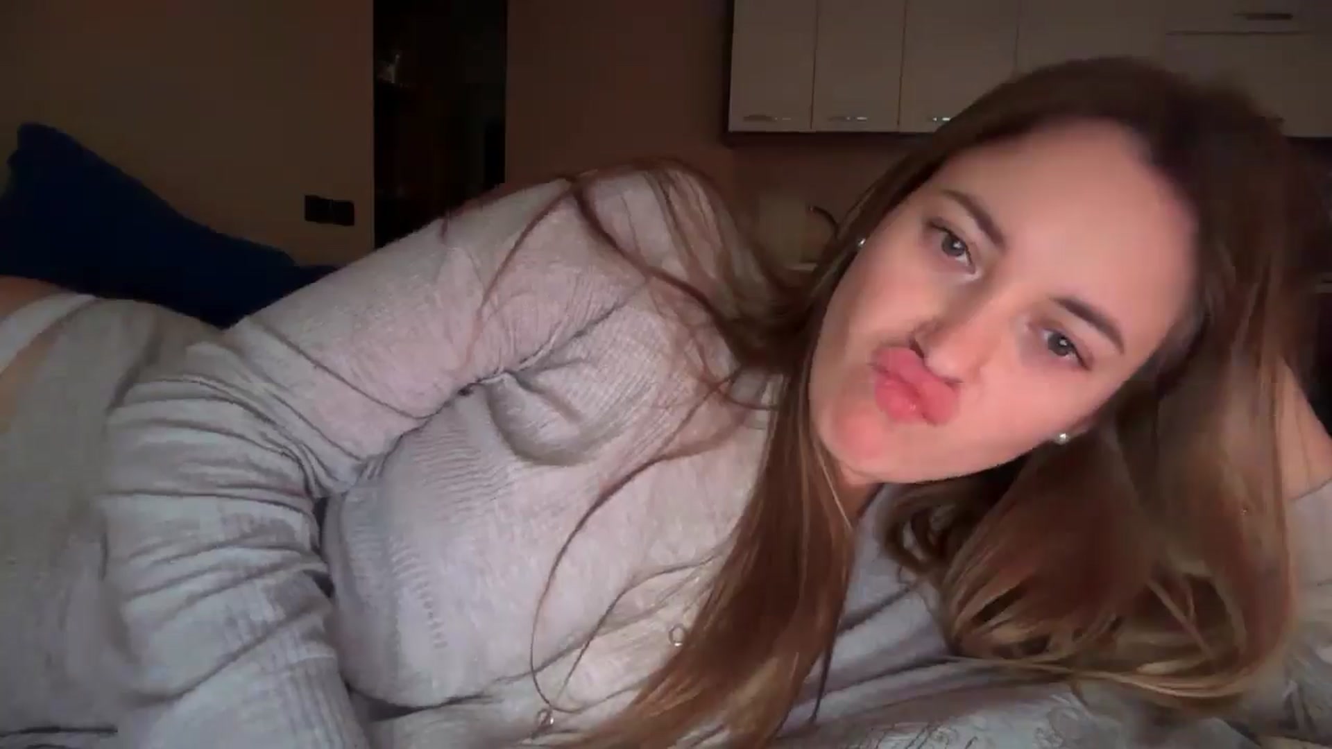 Gallery image thumbnail from SkySunFlower's myfreecams stream on, 01/09/2025, 13:32 image 10 of 20