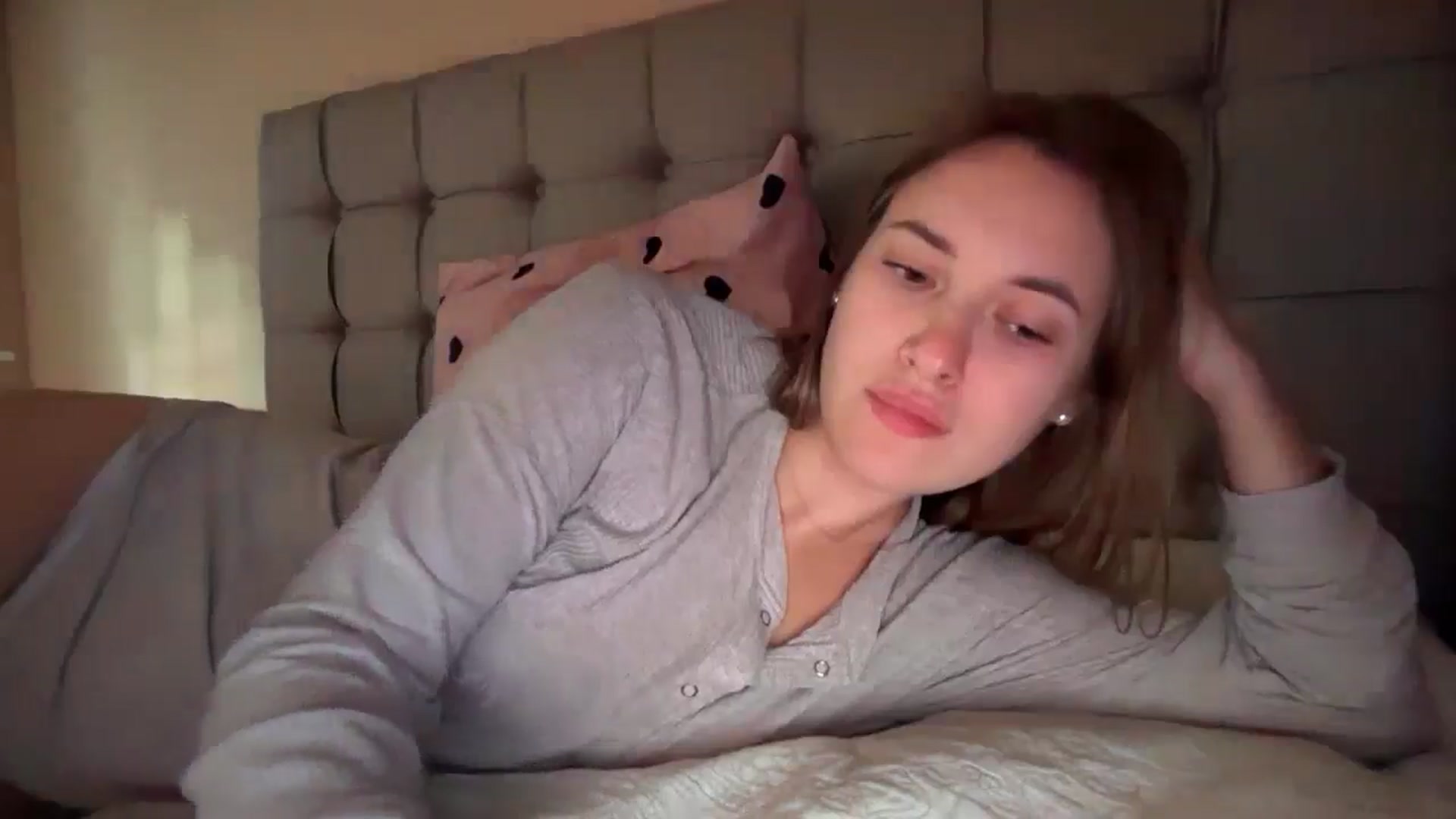 Gallery image thumbnail from SkySunFlower's myfreecams stream on, 01/09/2025, 13:32 image 5 of 20