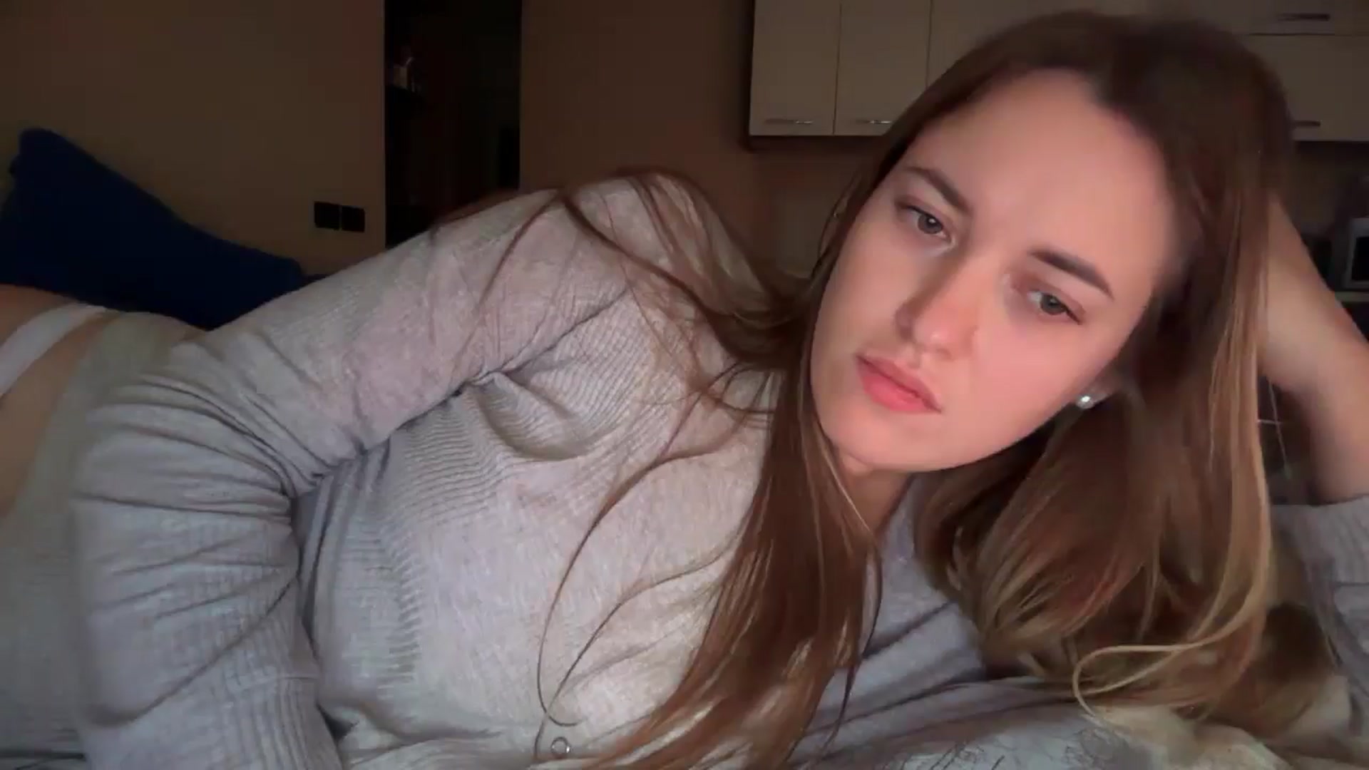 Gallery image thumbnail from SkySunFlower's myfreecams stream on, 01/09/2025, 13:32 image 11 of 20